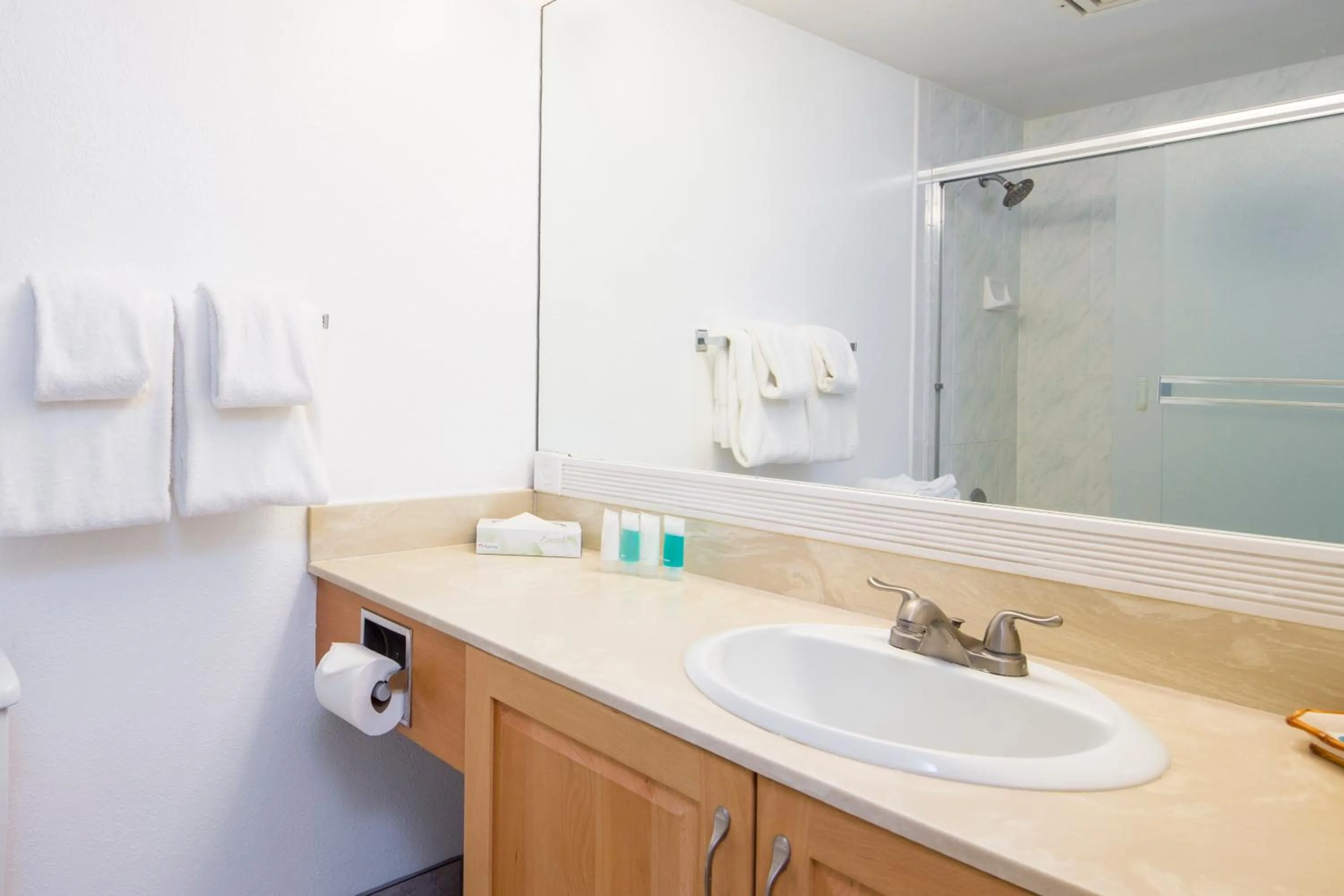 Bathroom in Castle Kama'ole Sands