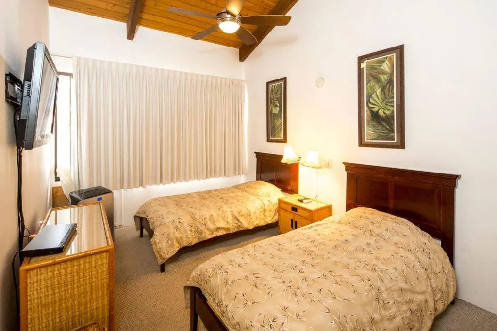 Bedroom, Bed in Castle Kama'ole Sands