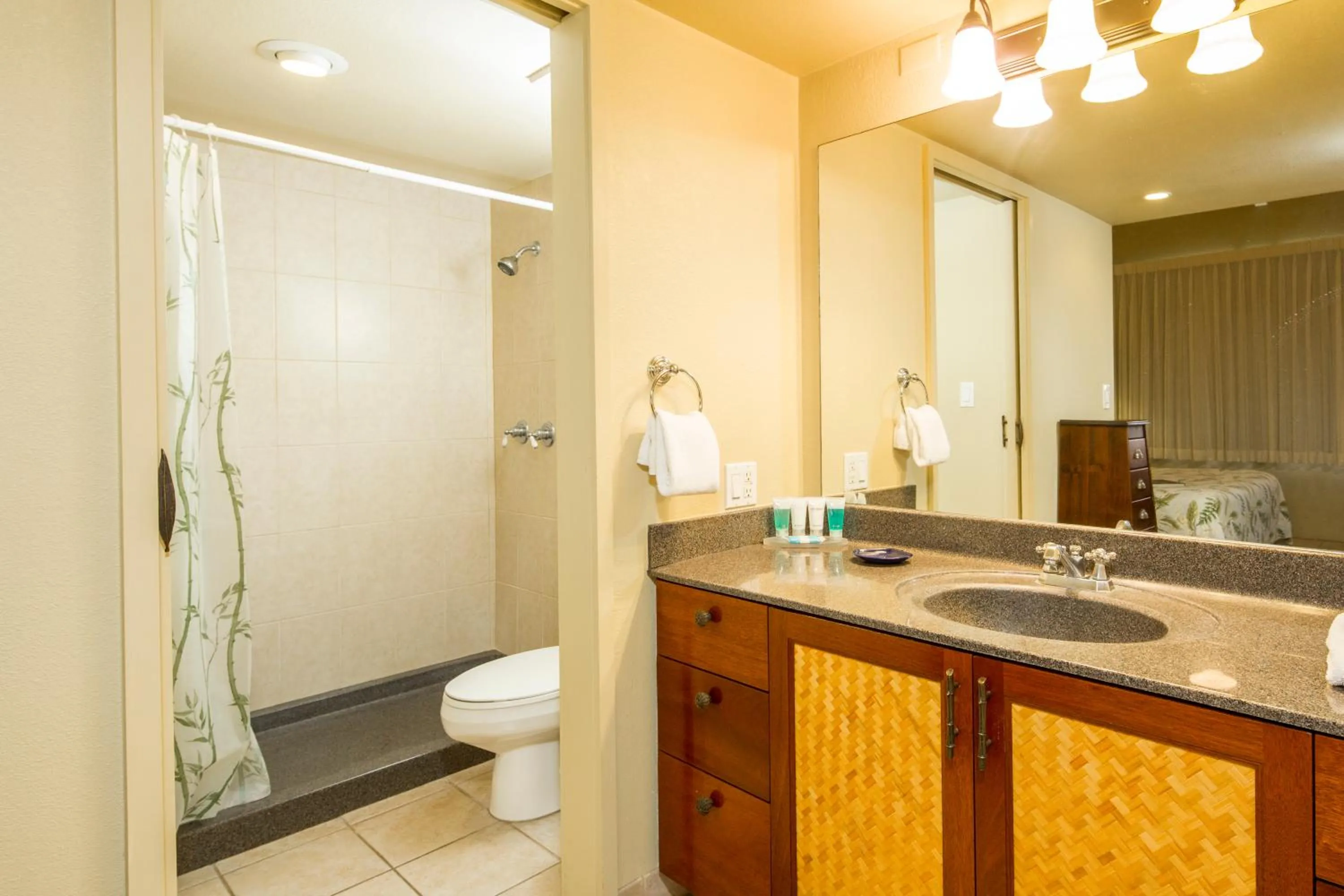 Shower in Castle Kama'ole Sands