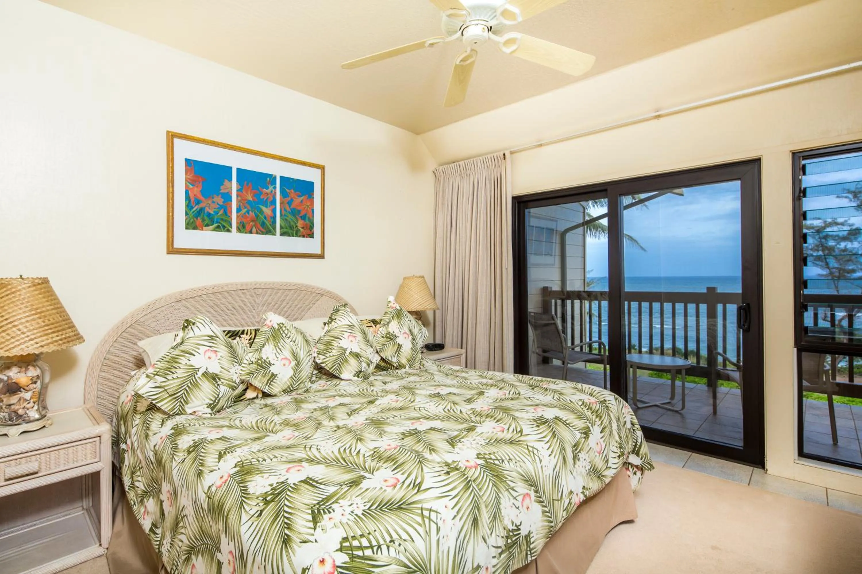 Bedroom, Bed in Castle Kaha Lani Resort