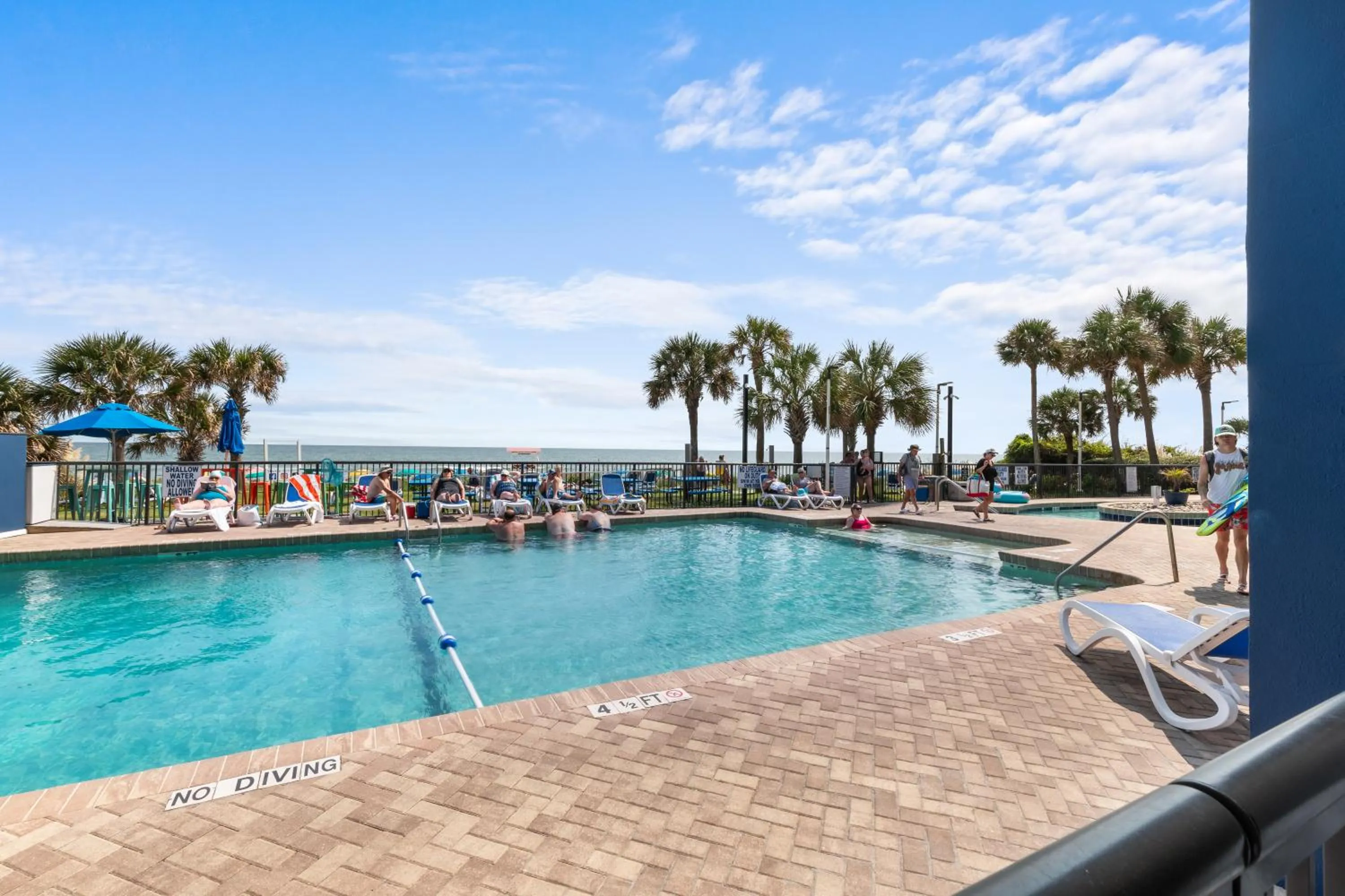 Pool view in Grande Shores