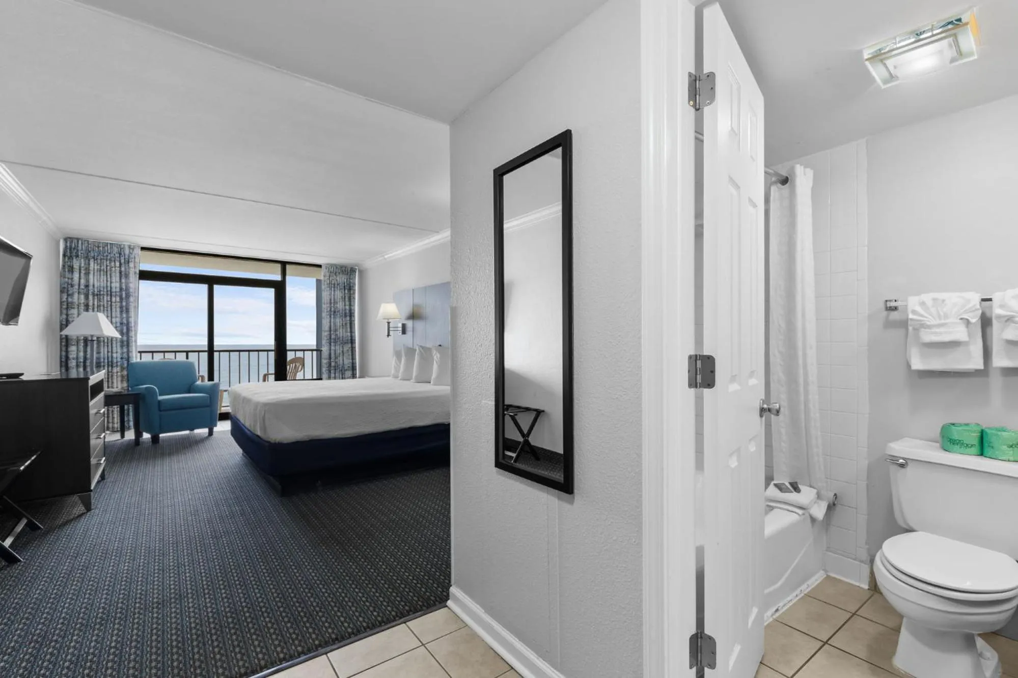 Bathroom, Bed in Grande Shores