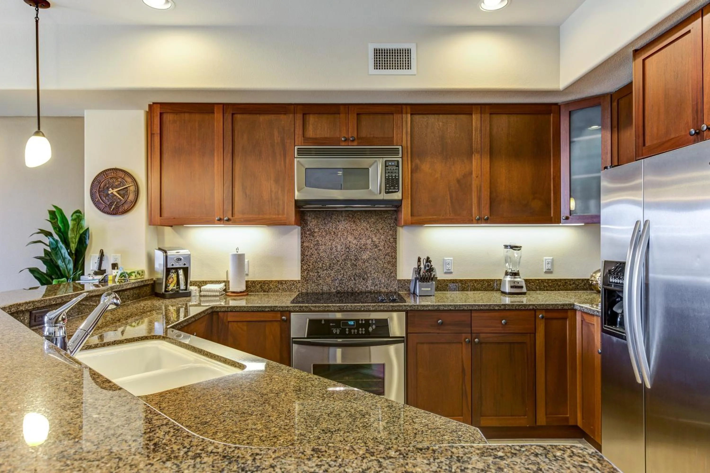 kitchen in Castle Hali'i Kai at Waikoloa