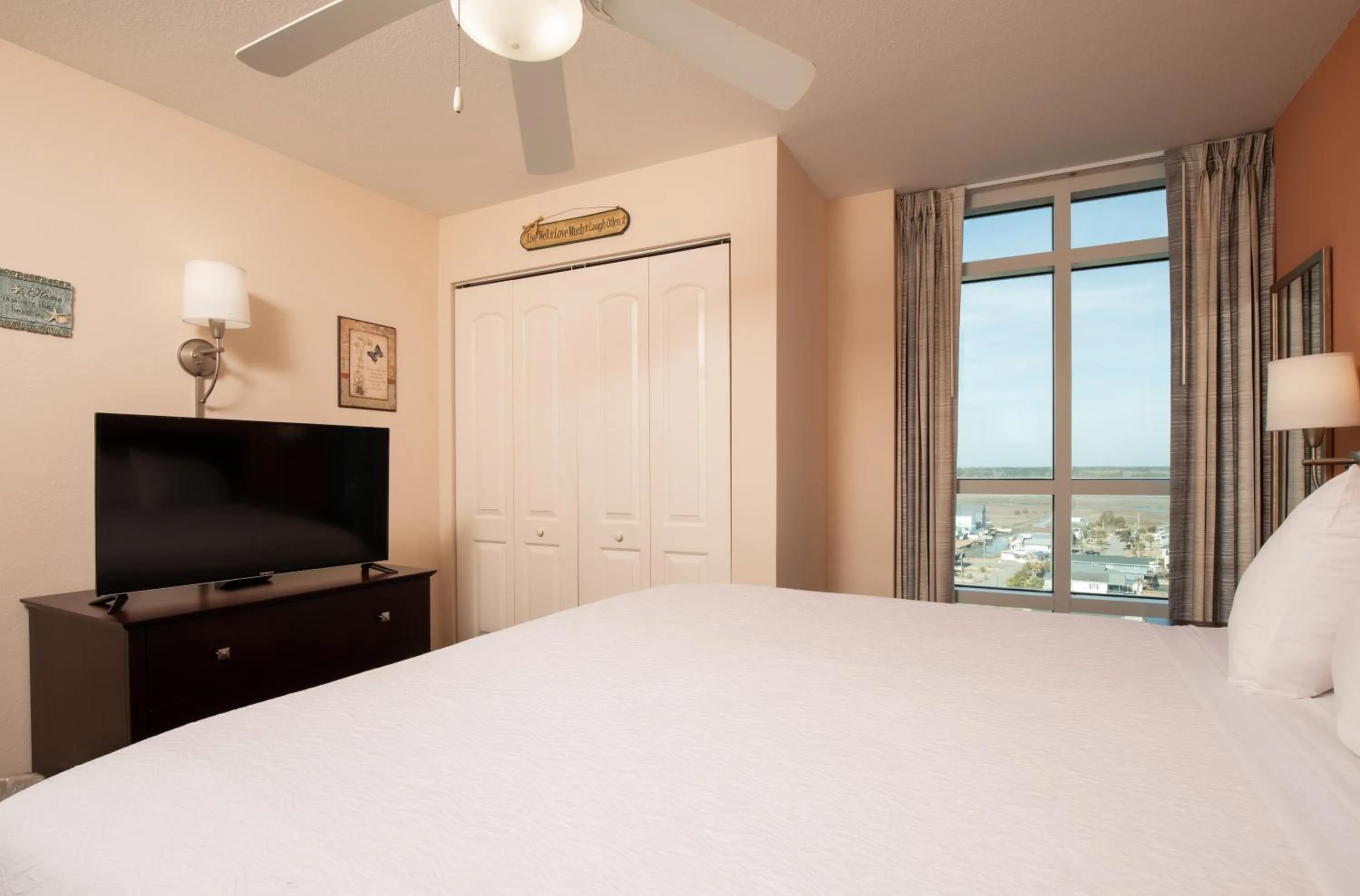 Bedroom, Bed in Prince Resort