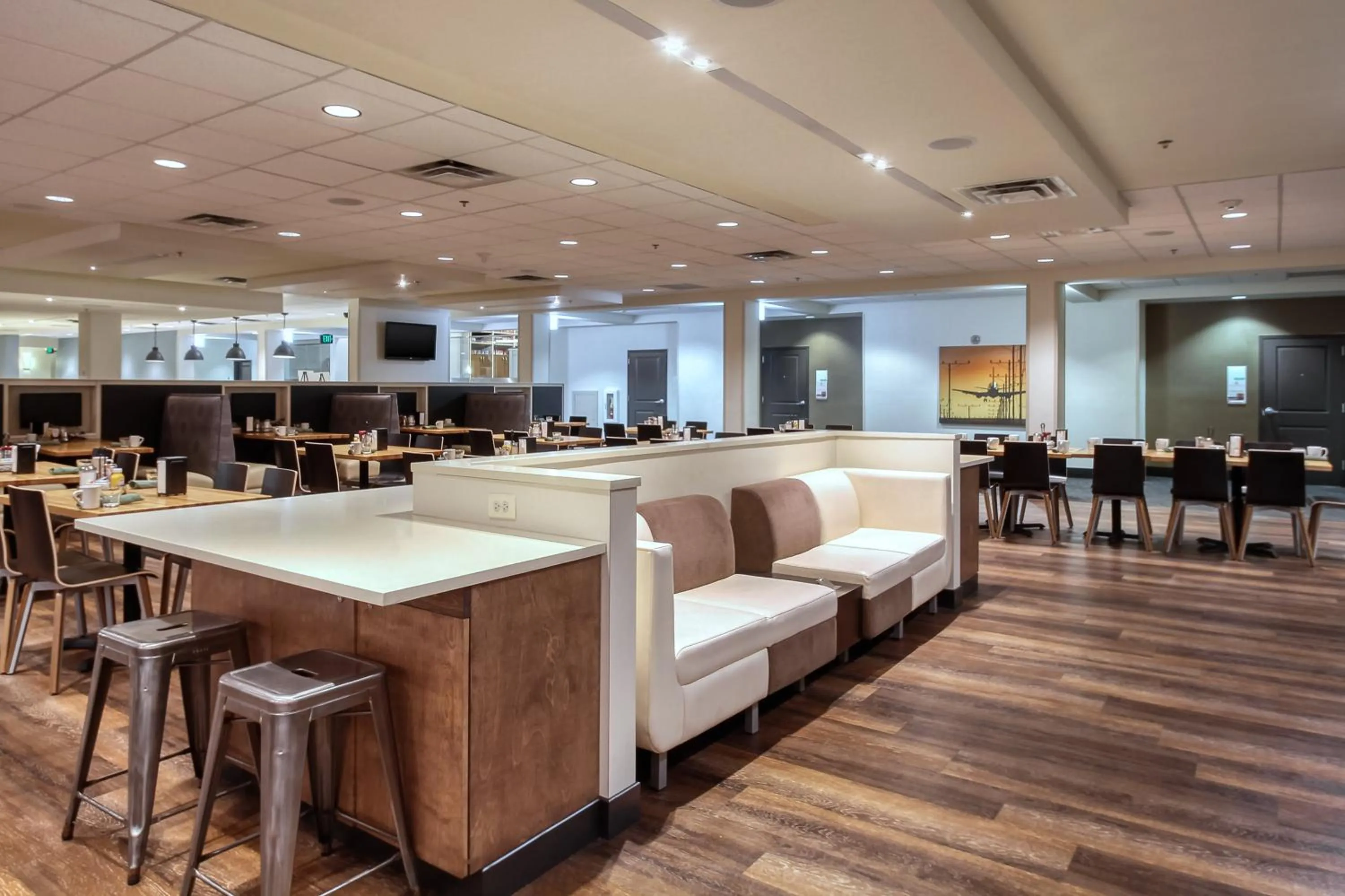 Restaurant/places to eat in Holiday Inn & Suites Atlanta Airport North by IHG