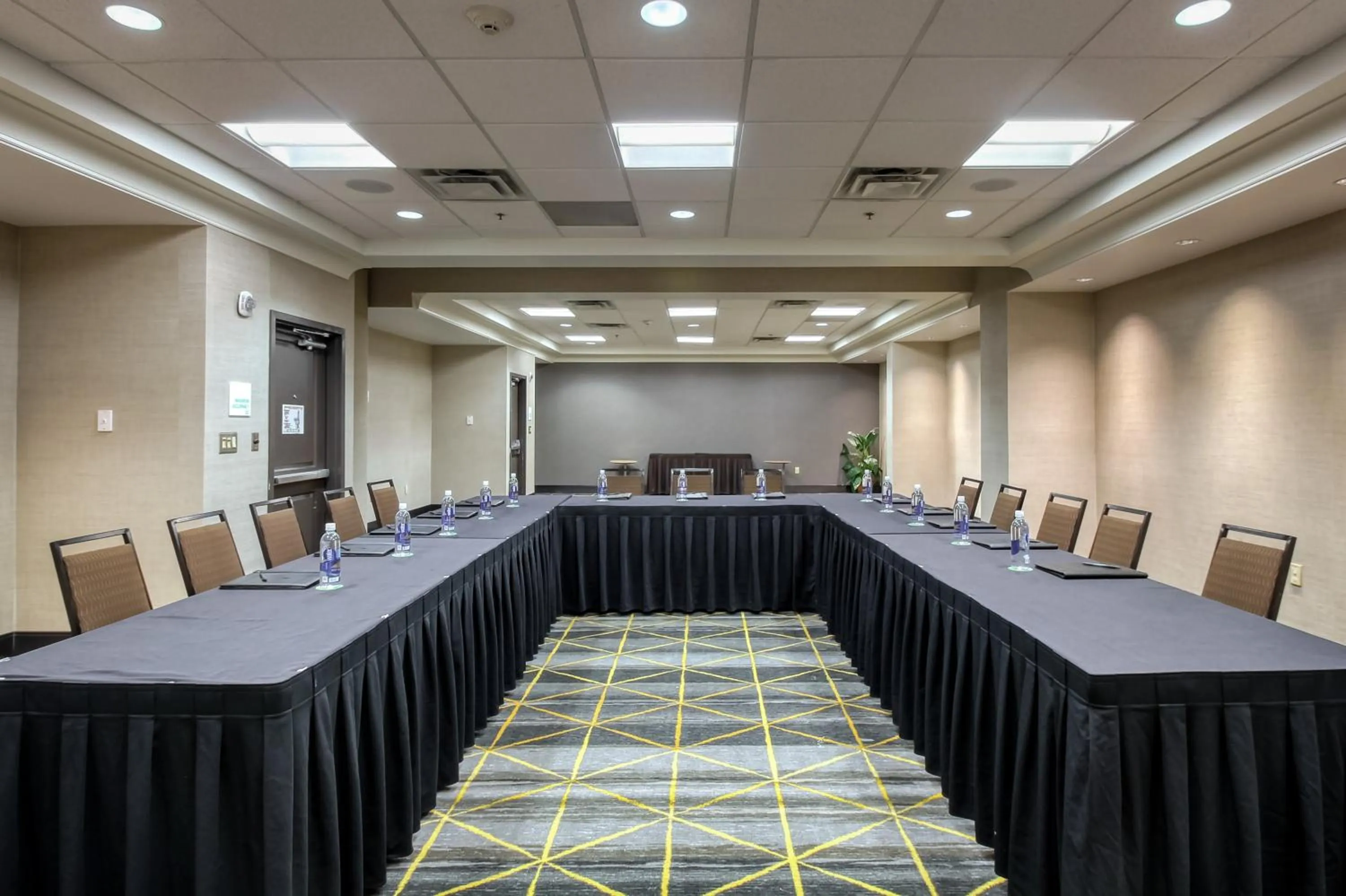 Meeting/conference room in Holiday Inn & Suites Atlanta Airport North by IHG