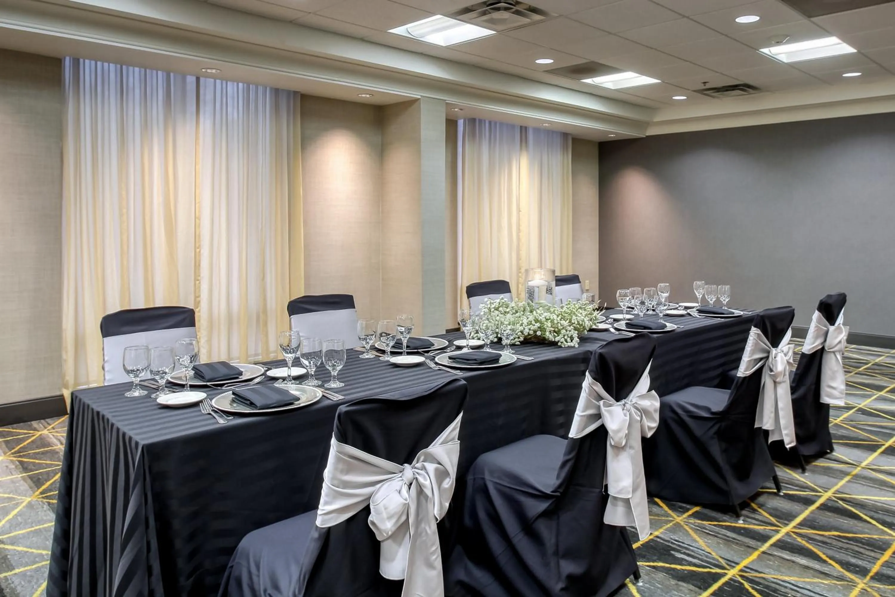Meeting/conference room in Holiday Inn & Suites Atlanta Airport North by IHG