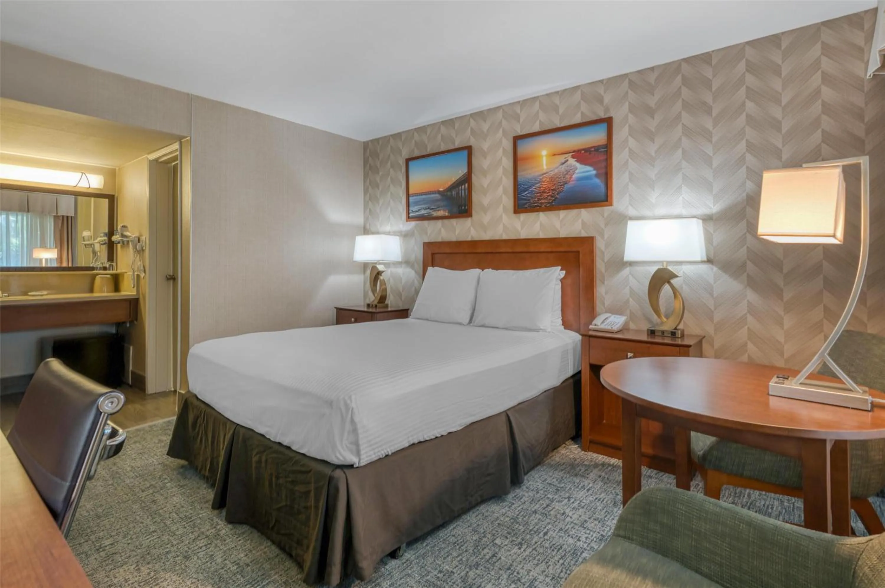 Bedroom, Bed in Best Western Seven Seas