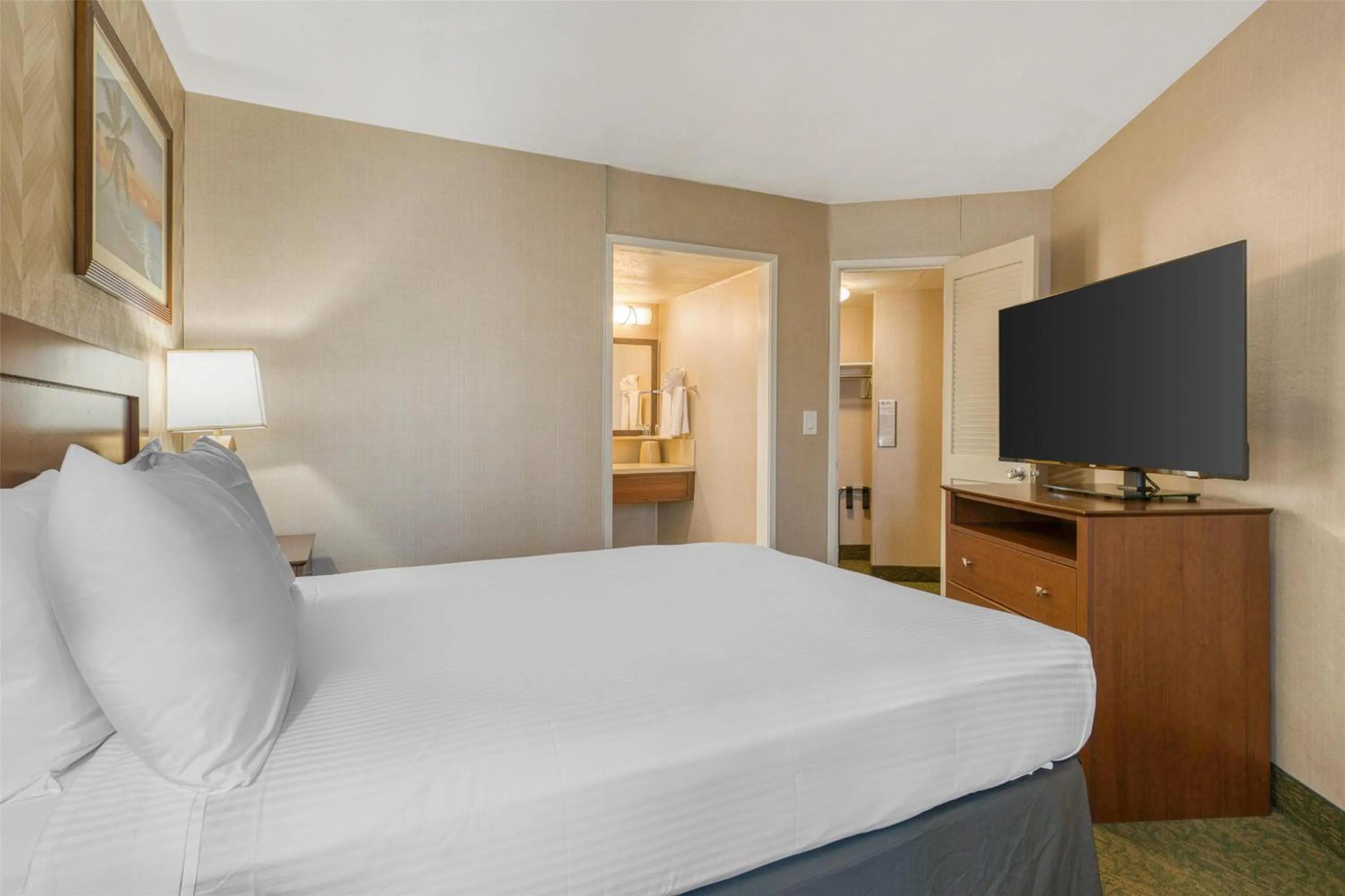 Photo of the whole room, Bed in Best Western Seven Seas