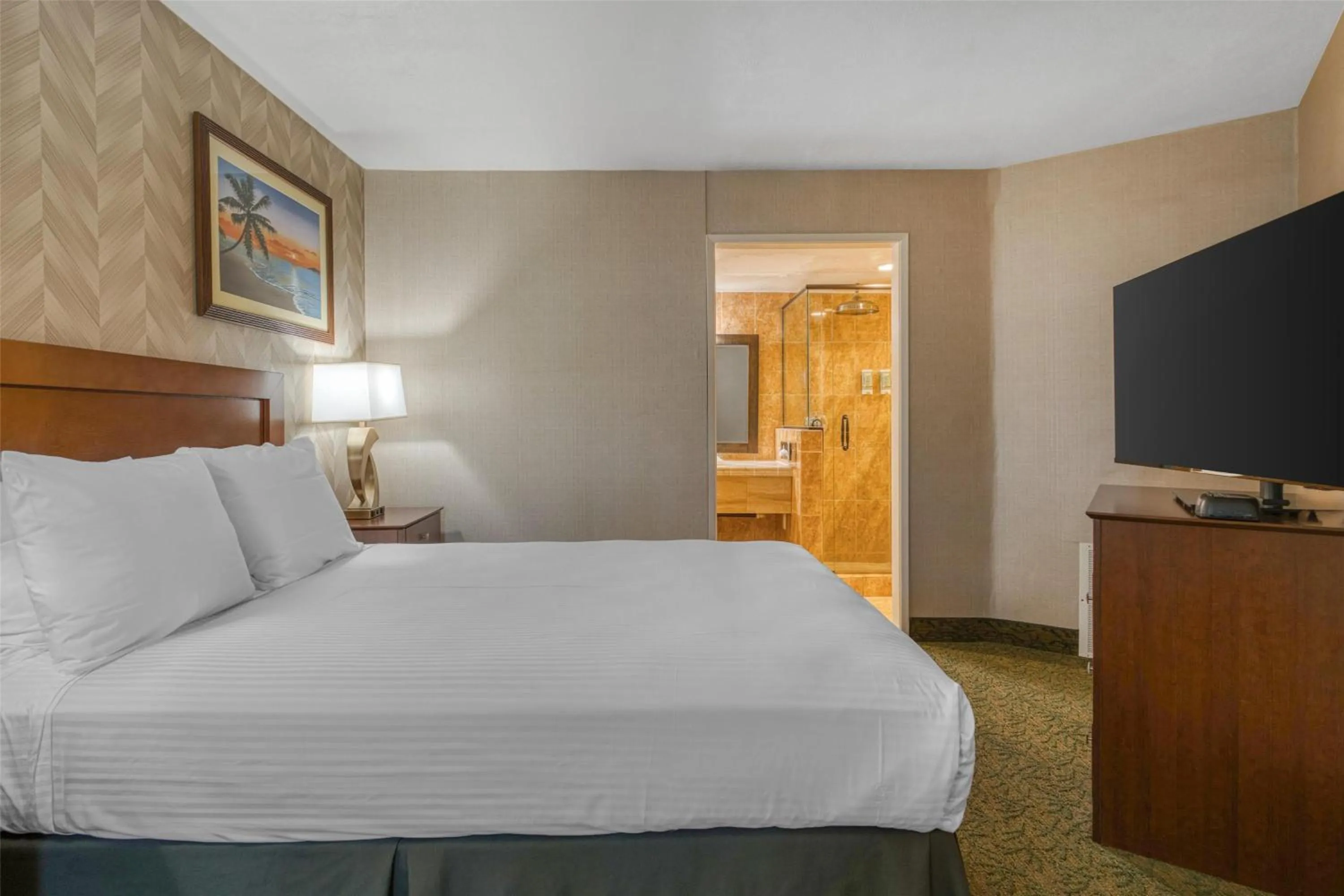 Photo of the whole room, Bed in Best Western Seven Seas