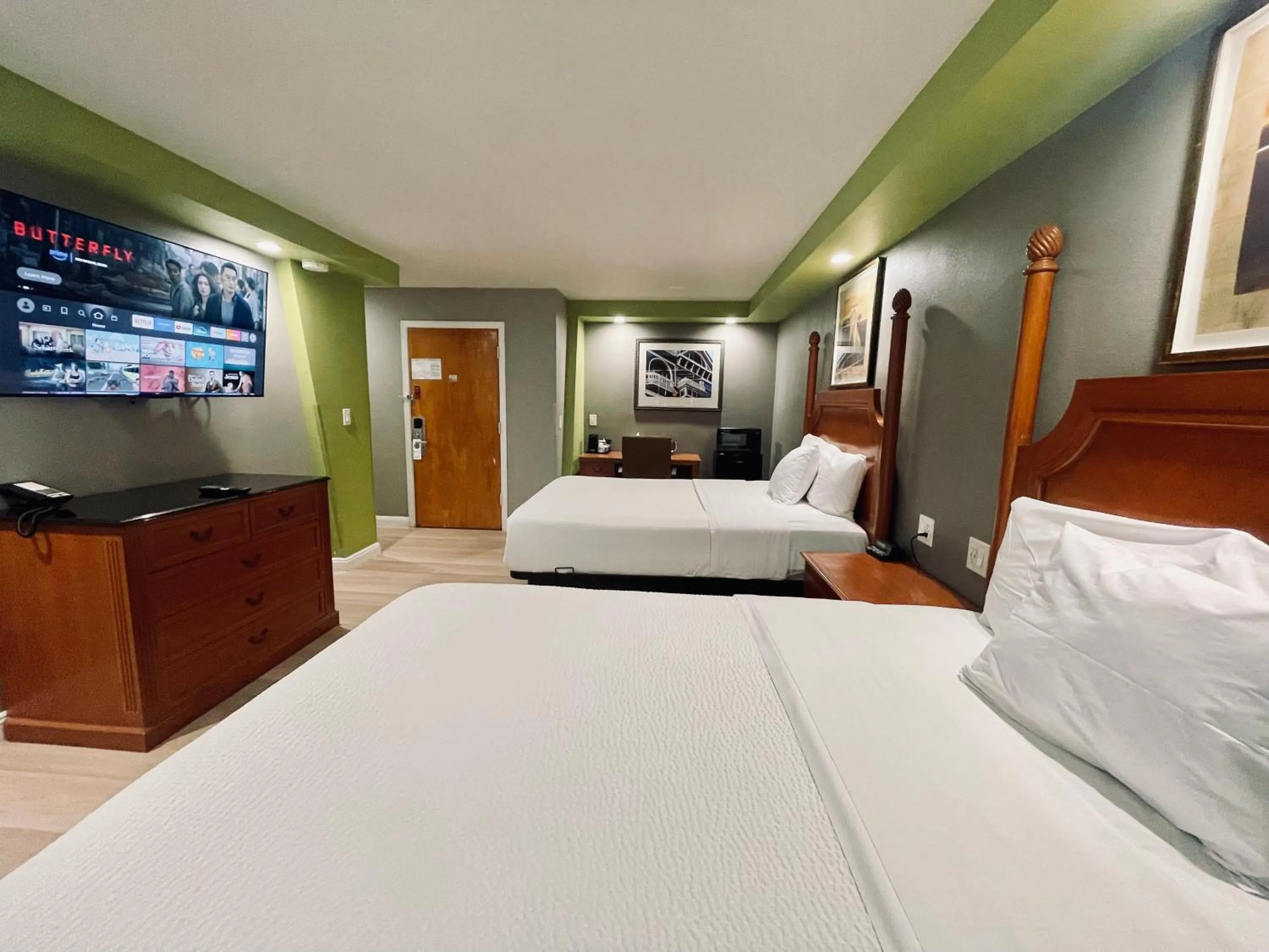 TV and multimedia, Bed in The SeaScape Inn