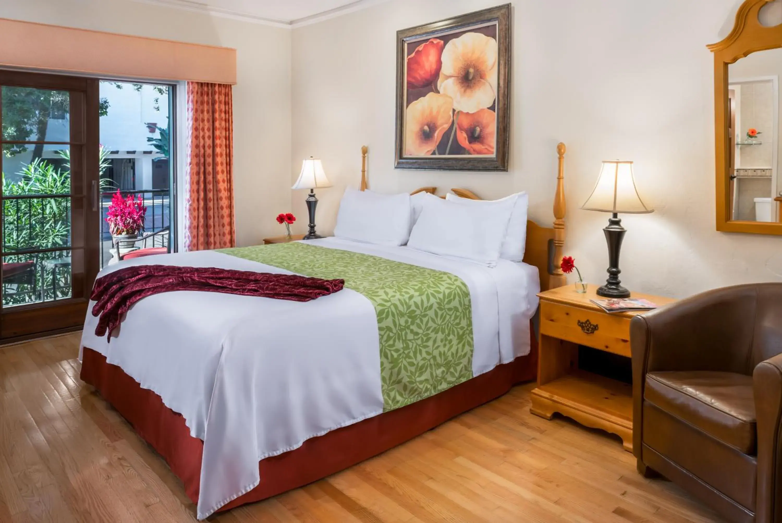 Deluxe King Room with Two Person Soaking Tub in The Eagle Inn Deluxe King Room with Two Person Soaking Tub in The Eagle Inn