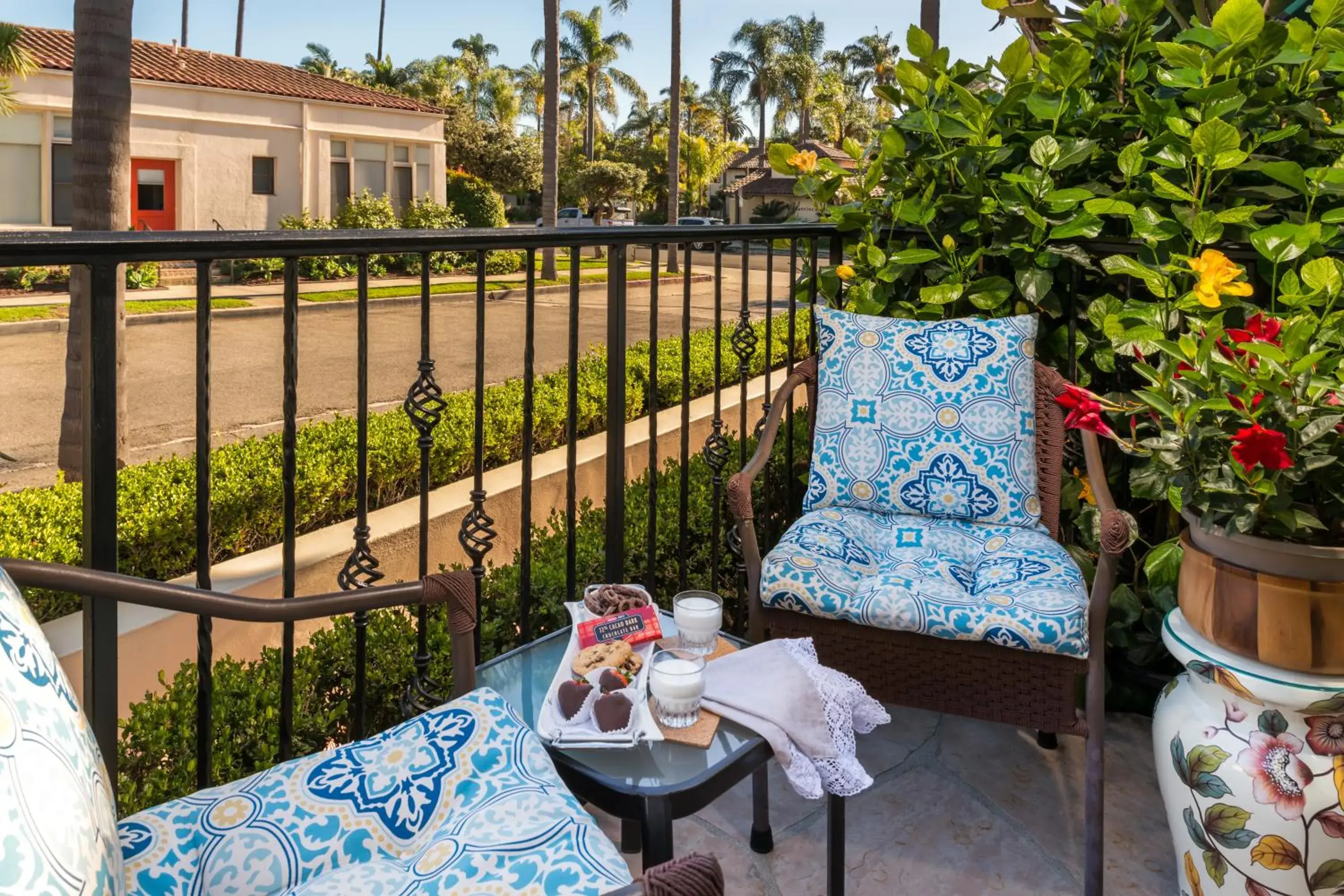Deluxe King Room with Balcony in The Eagle Inn Deluxe King Room with Balcony in The Eagle Inn