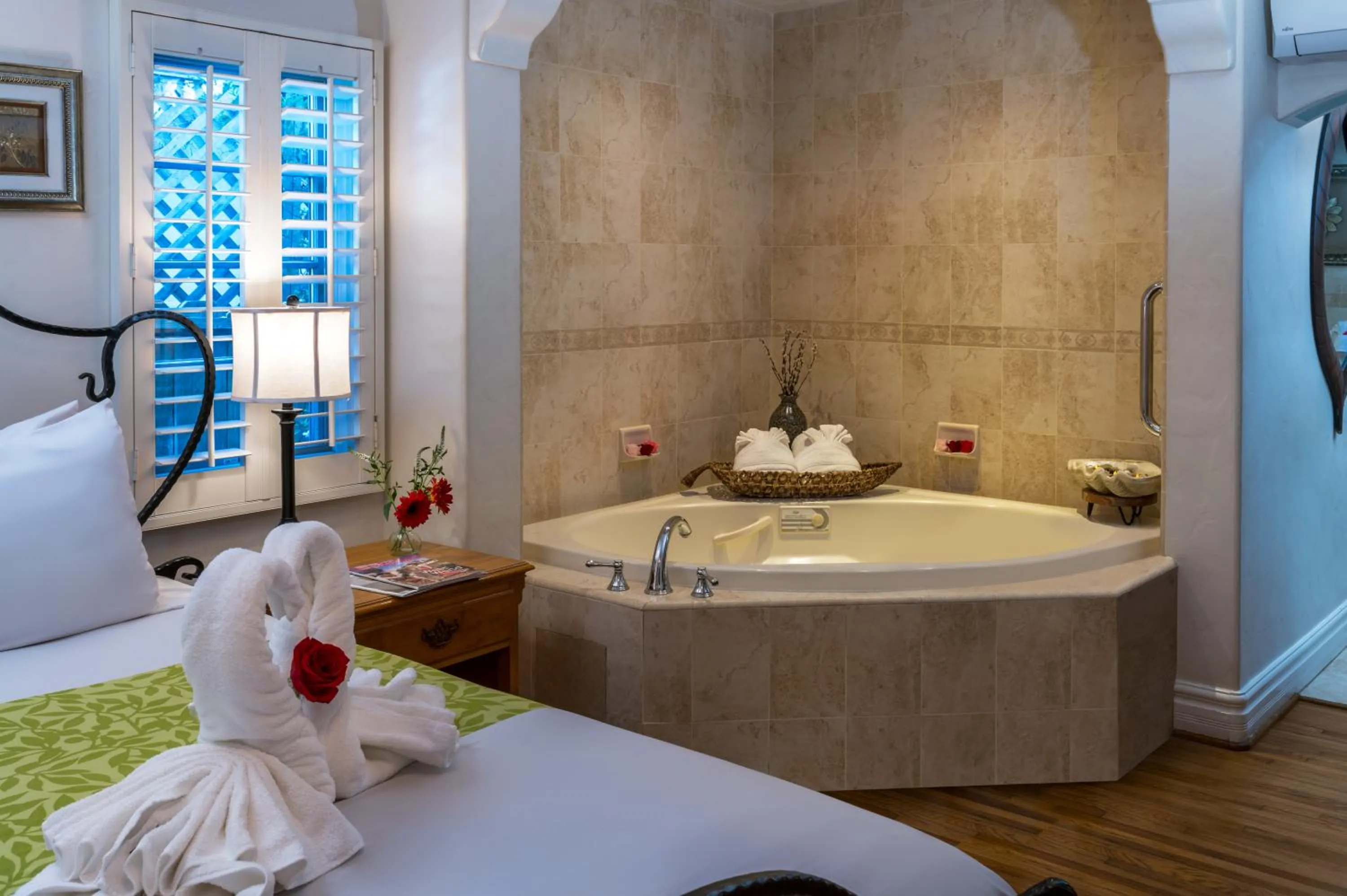 Bedroom, Bed in The Eagle Inn