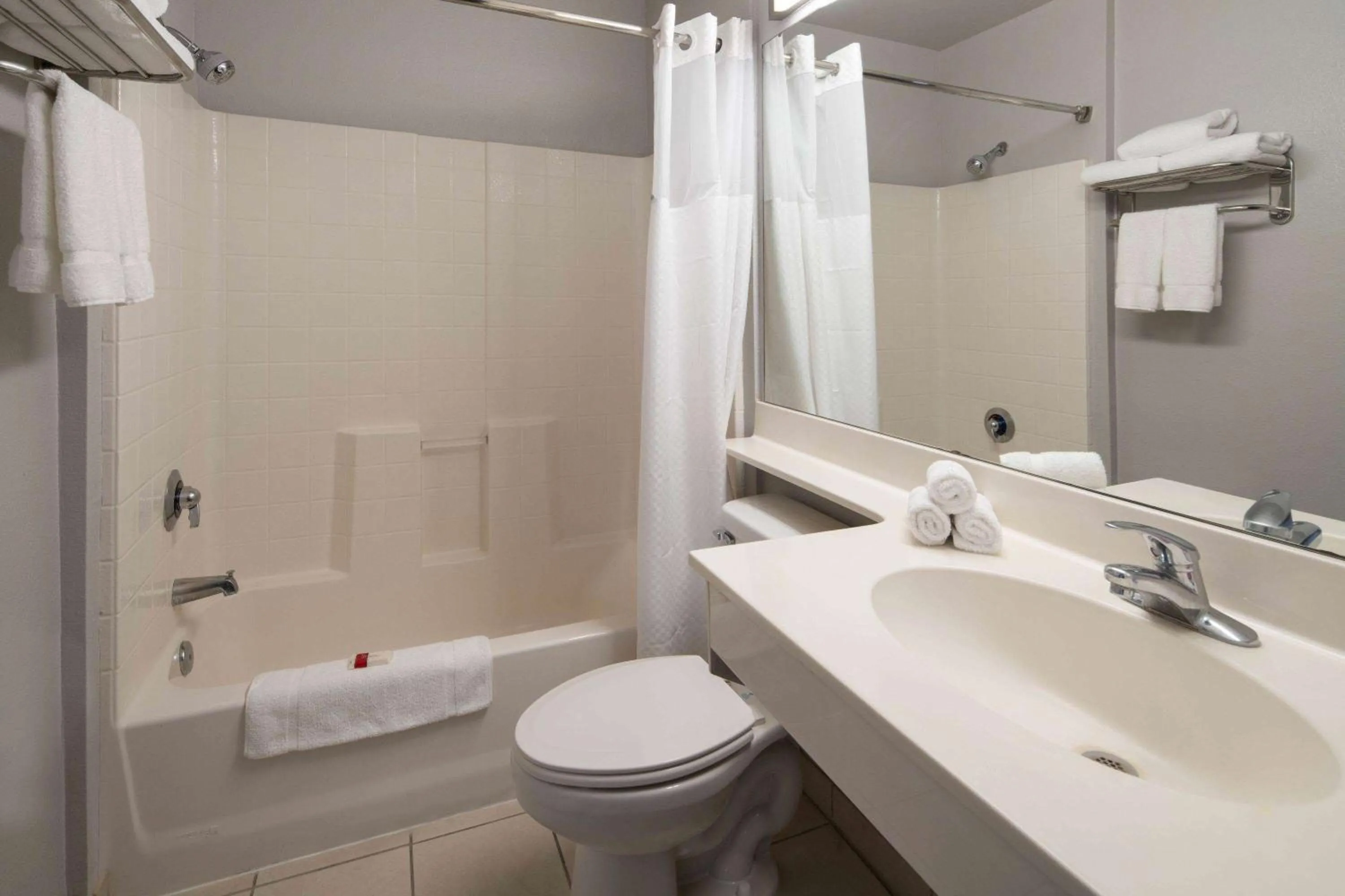 Bathroom in Baymont by Wyndham Las Vegas South Strip