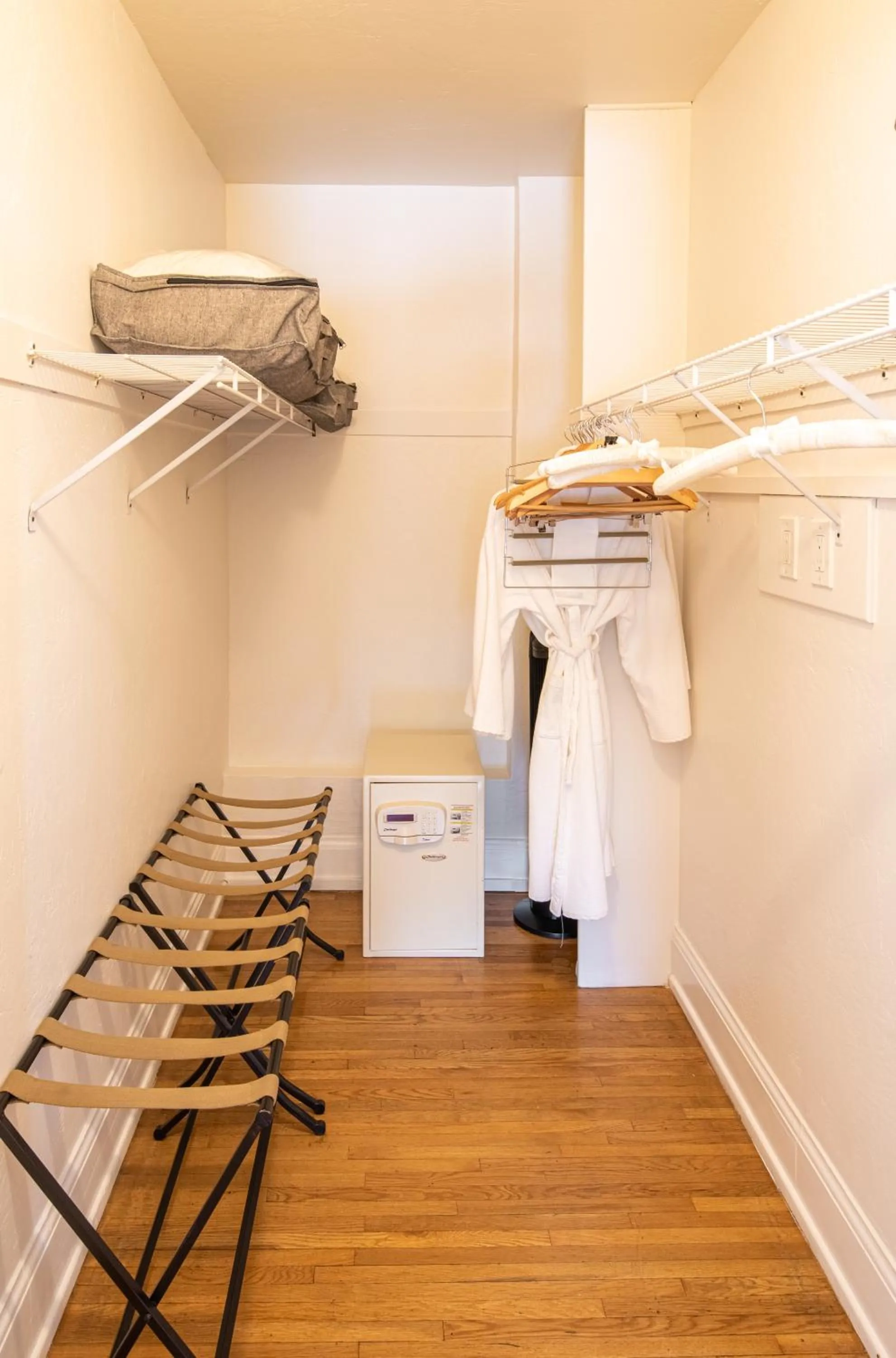 Bedroom, Bed in Harbor House Inn