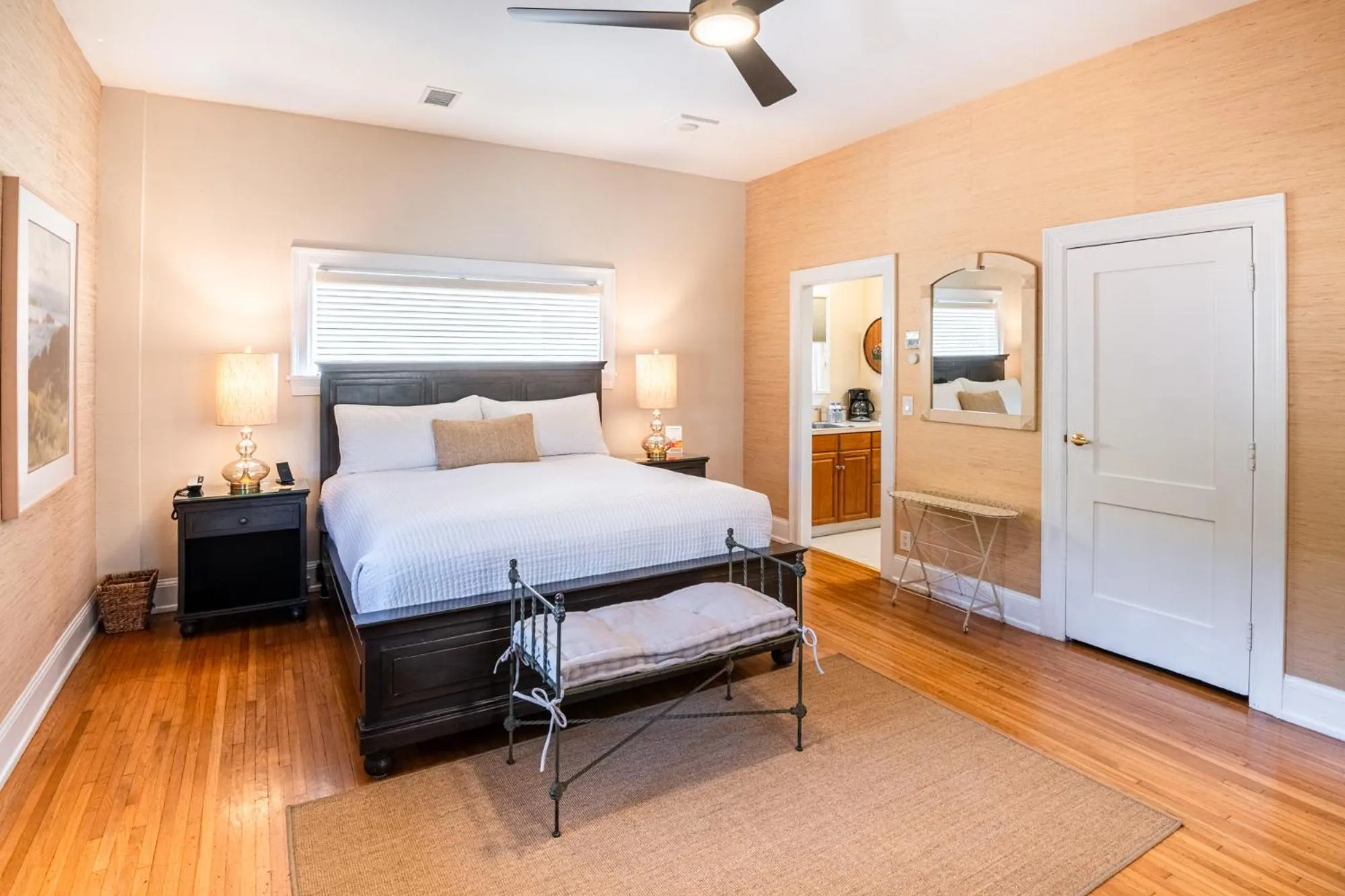 Bedroom, Bed in Harbor House Inn