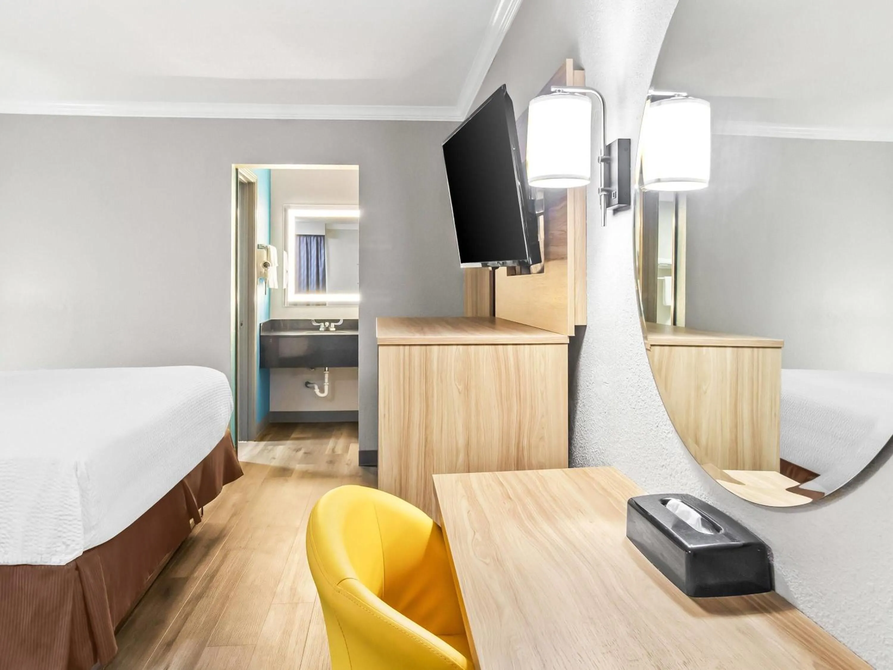 Bed in Days Inn by Wyndham Houston East