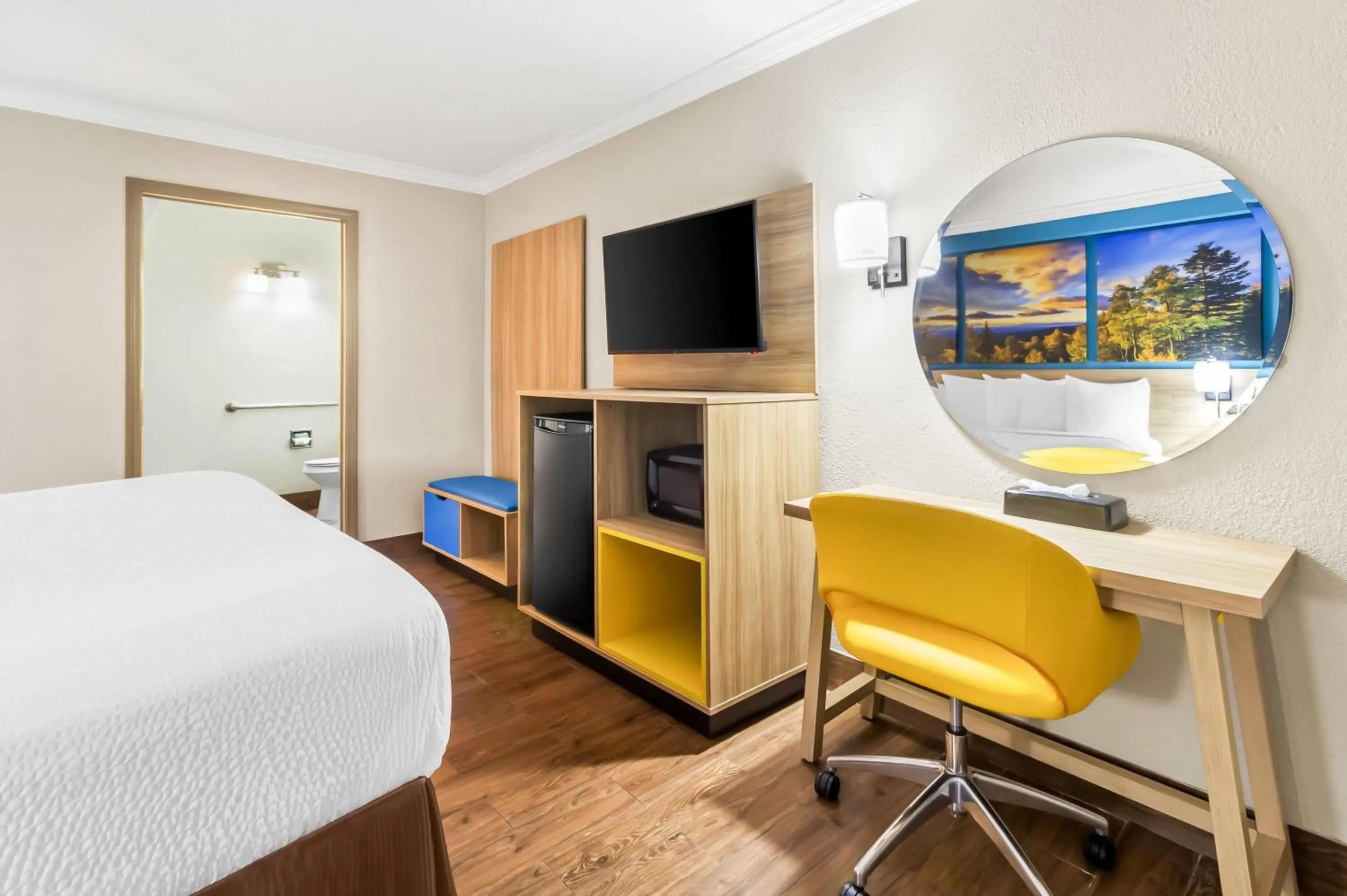 Bed in Days Inn by Wyndham Houston East