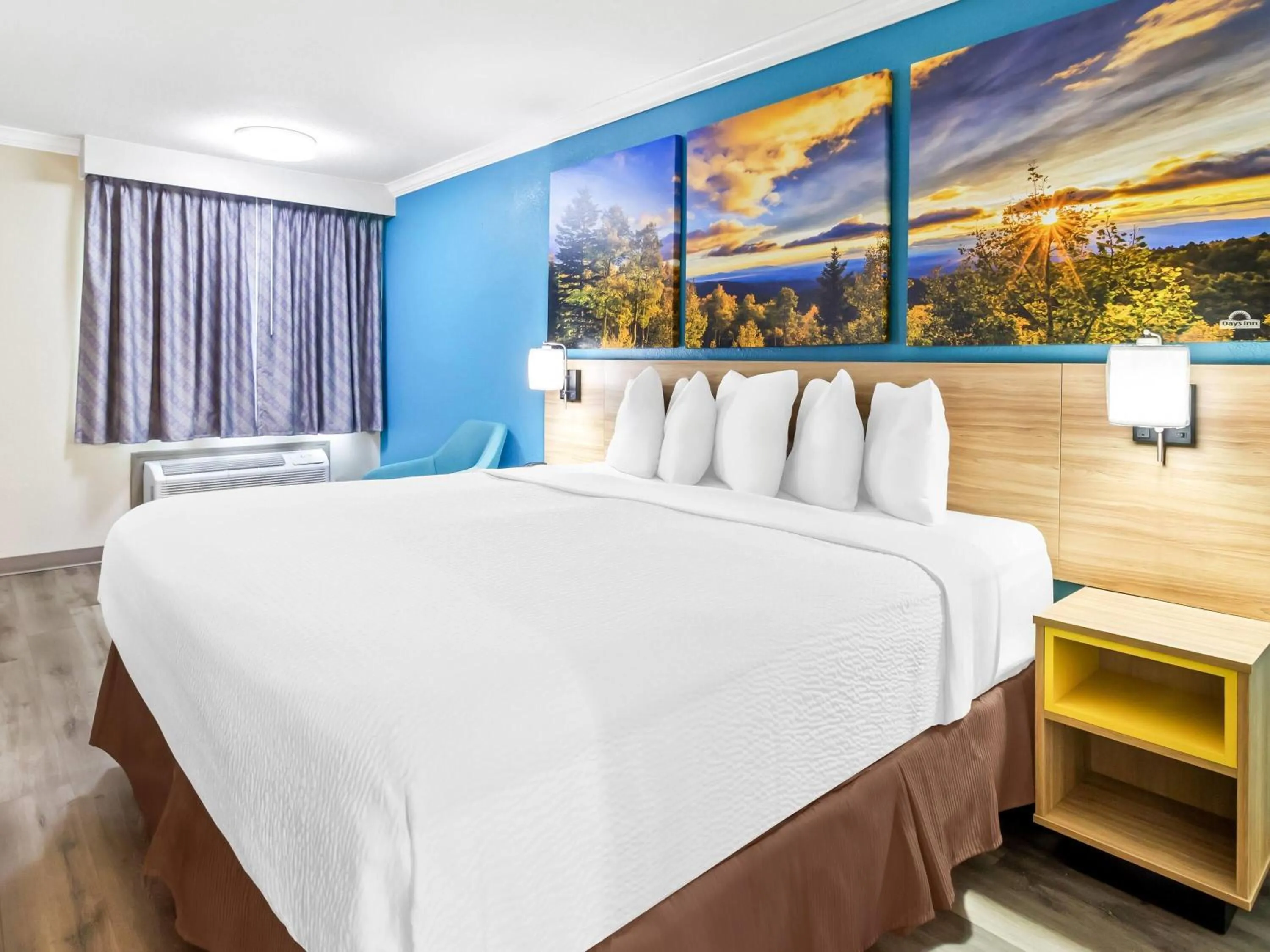 Bed in Days Inn by Wyndham Houston East