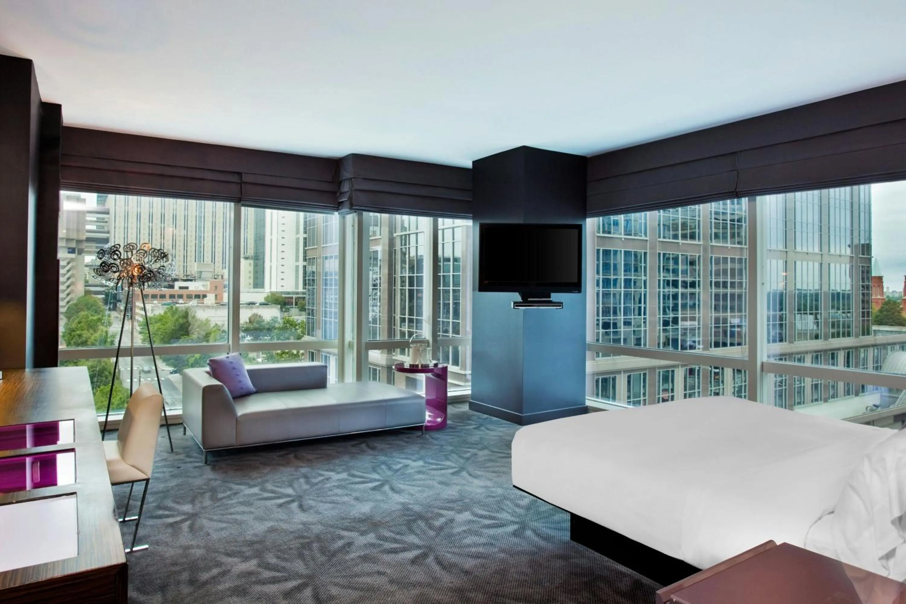 Photo of the whole room, Bed in W Atlanta Downtown