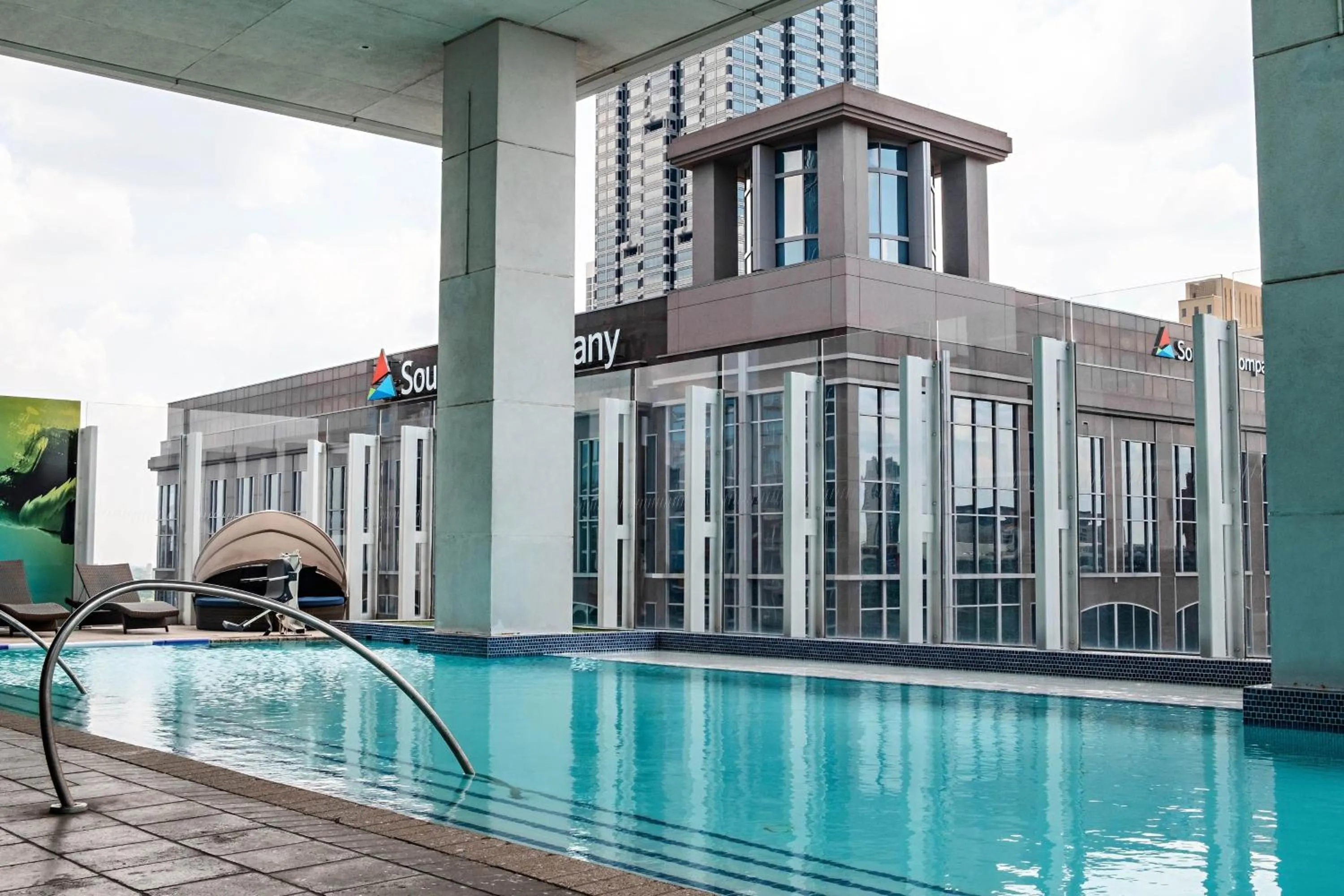 Swimming pool in W Atlanta Downtown
