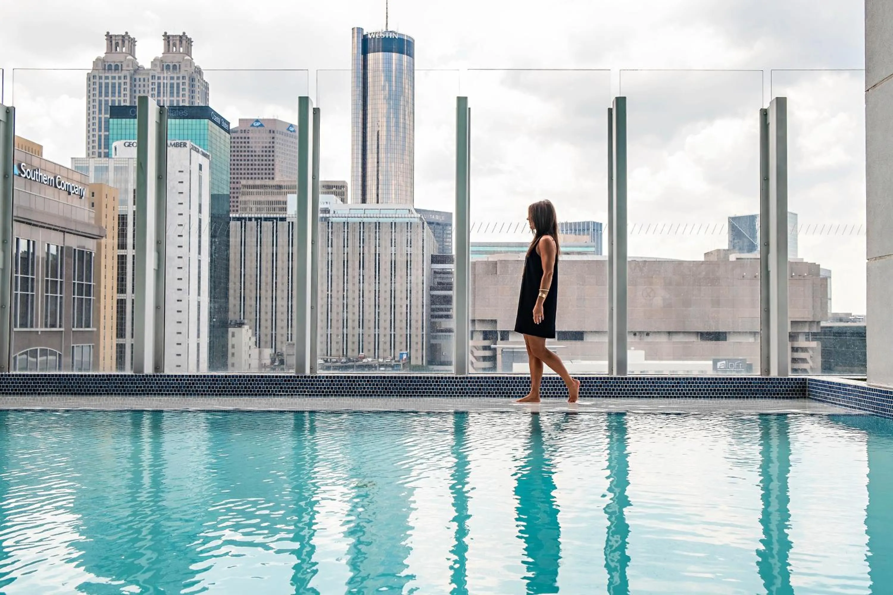 Swimming pool in W Atlanta Downtown