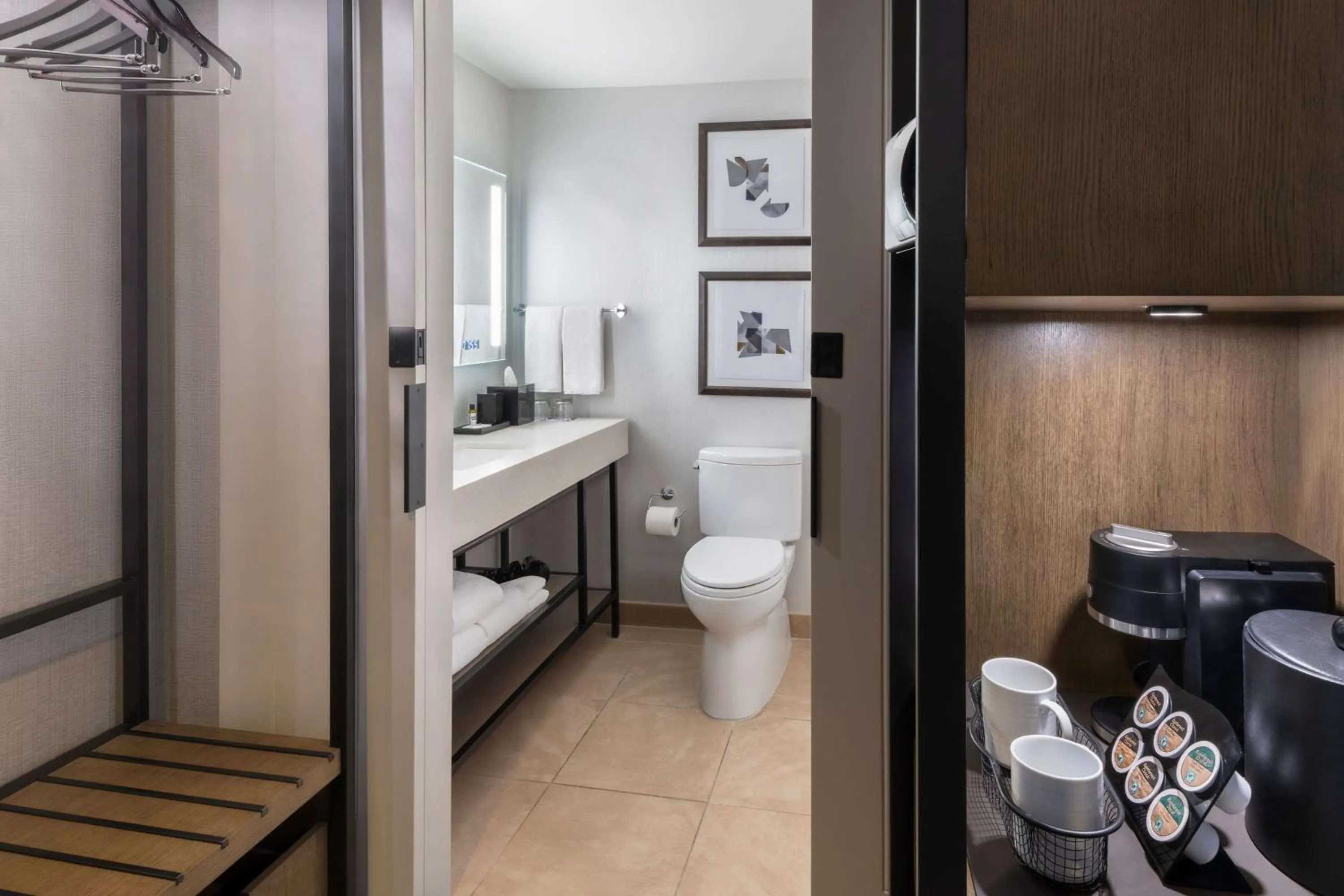 Bathroom in Hyatt Regency O'Hare Chicago