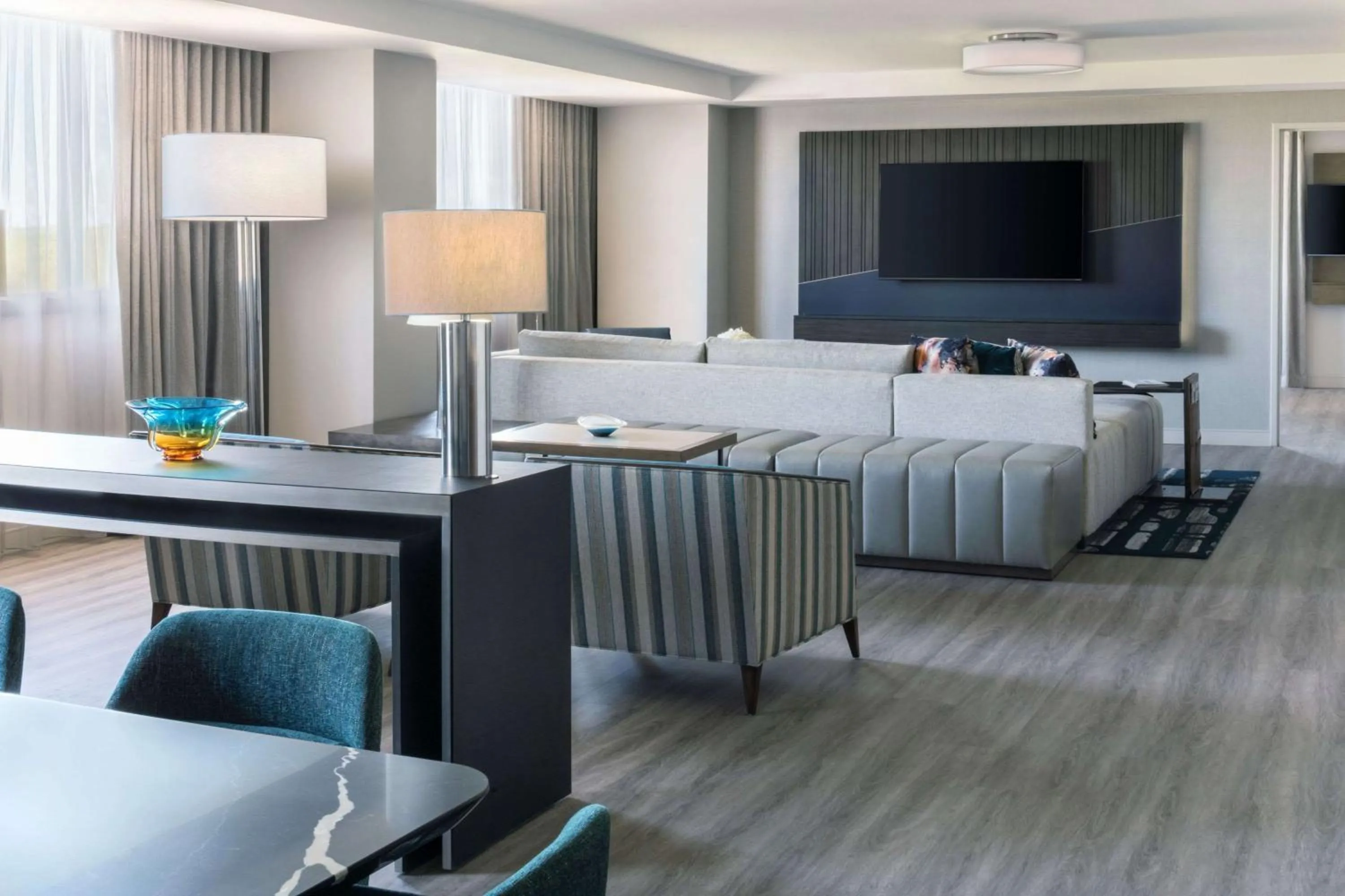 Photo of the whole room, Bed in Hyatt Regency O'Hare Chicago