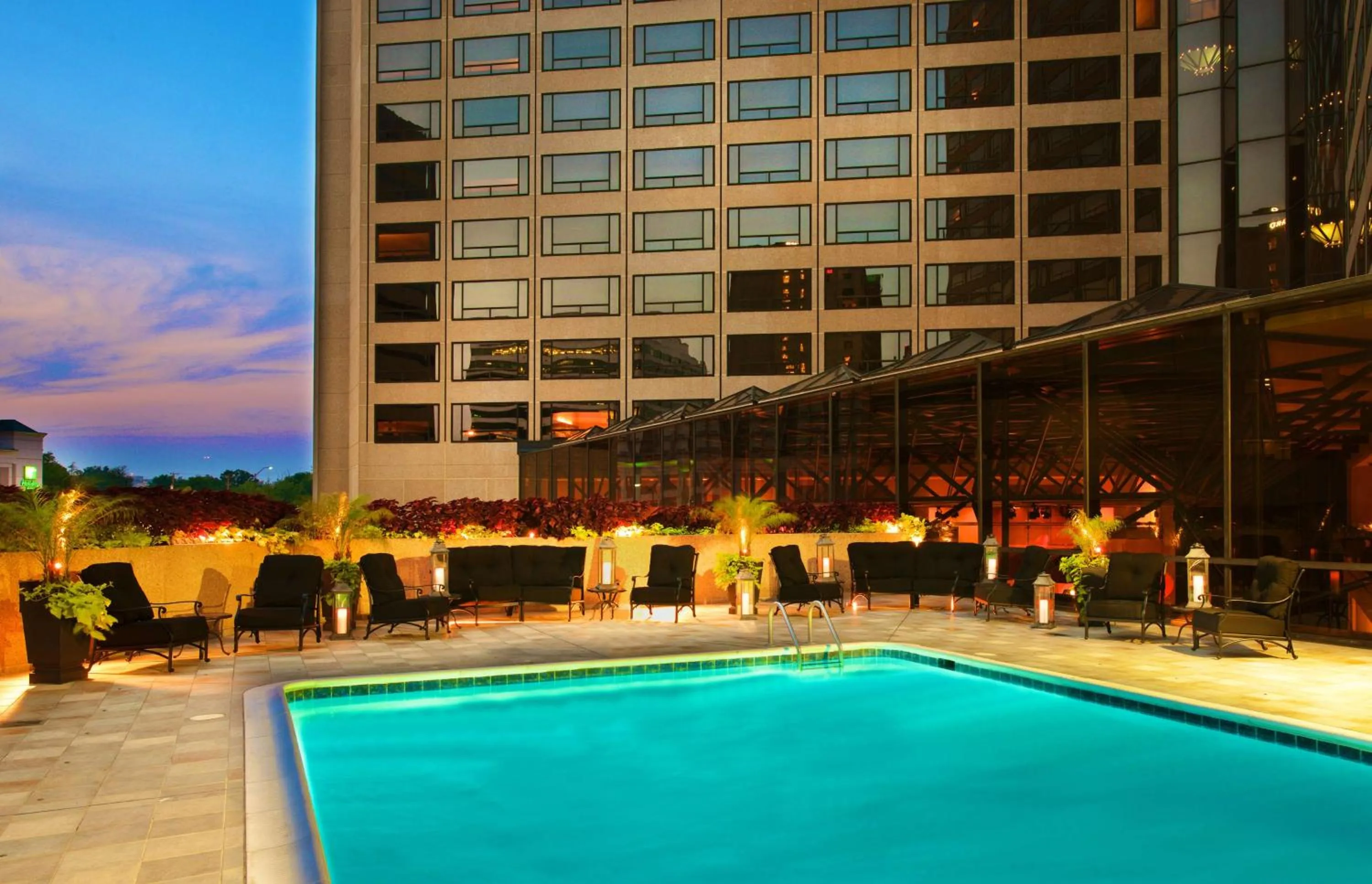 Swimming pool in Hyatt Regency Crystal City at Reagan National Airport
