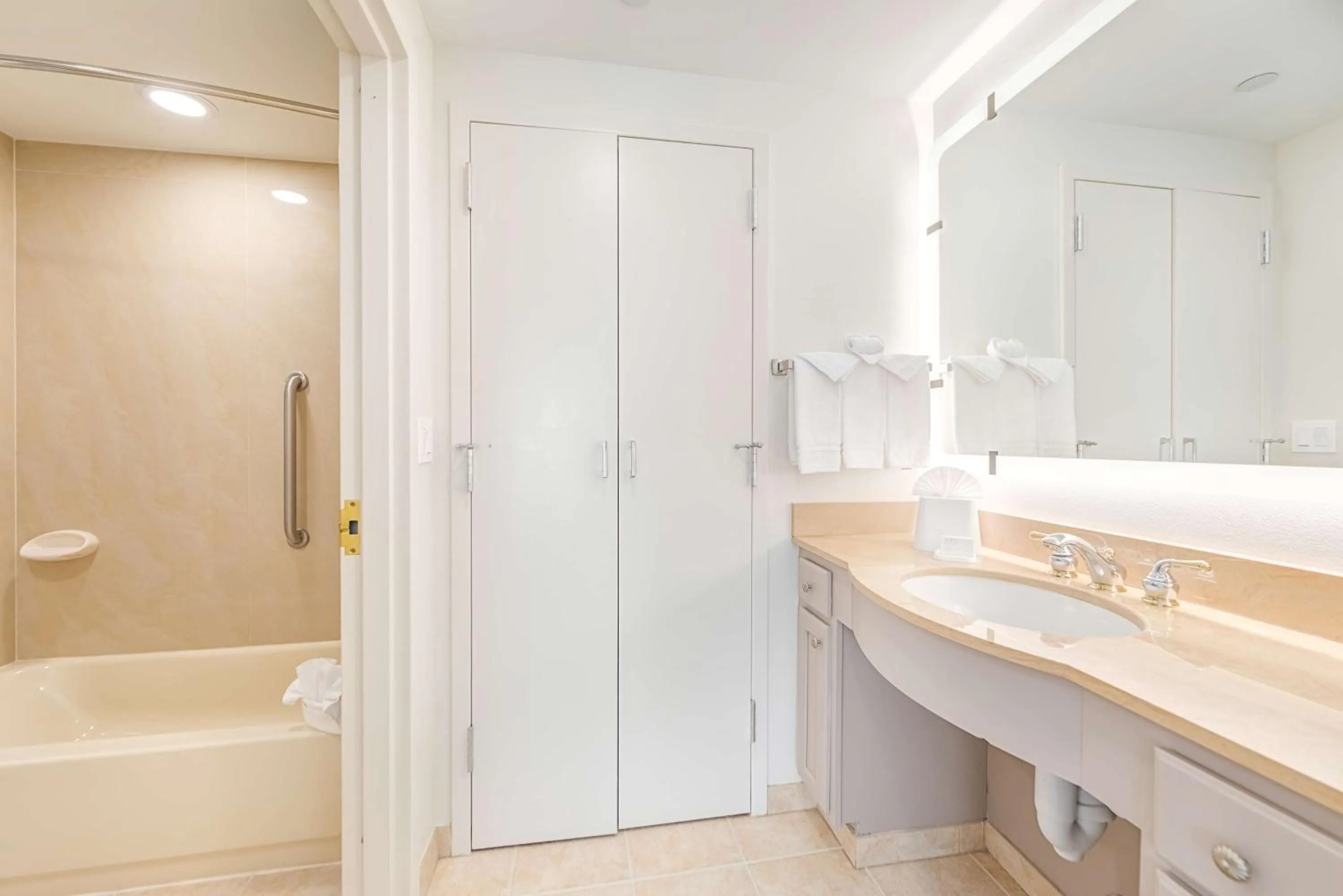 Bathroom in Homewood Suites by Hilton East Rutherford - Meadowlands, NJ