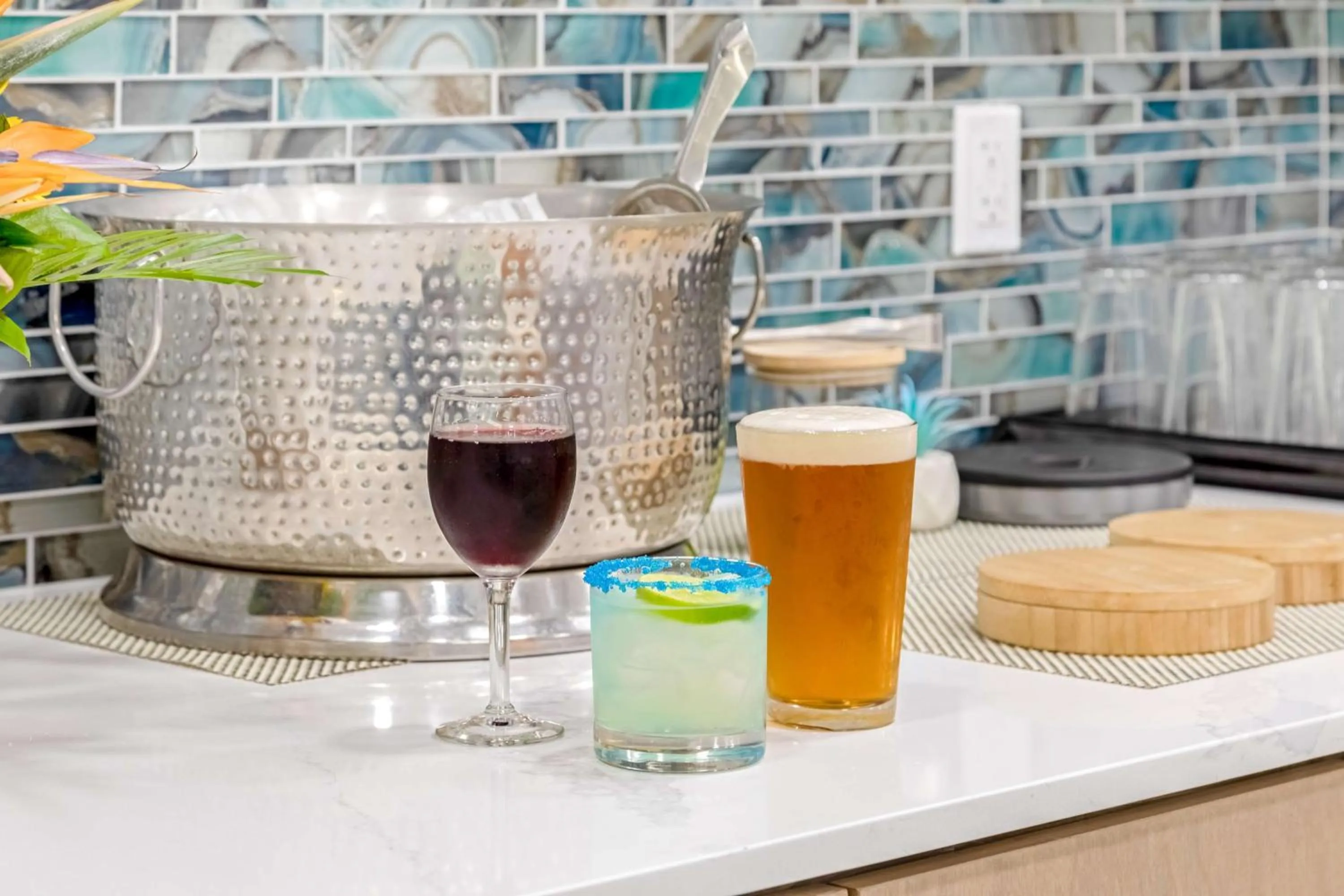 Lounge or bar in Homewood Suites by Hilton East Rutherford - Meadowlands, NJ