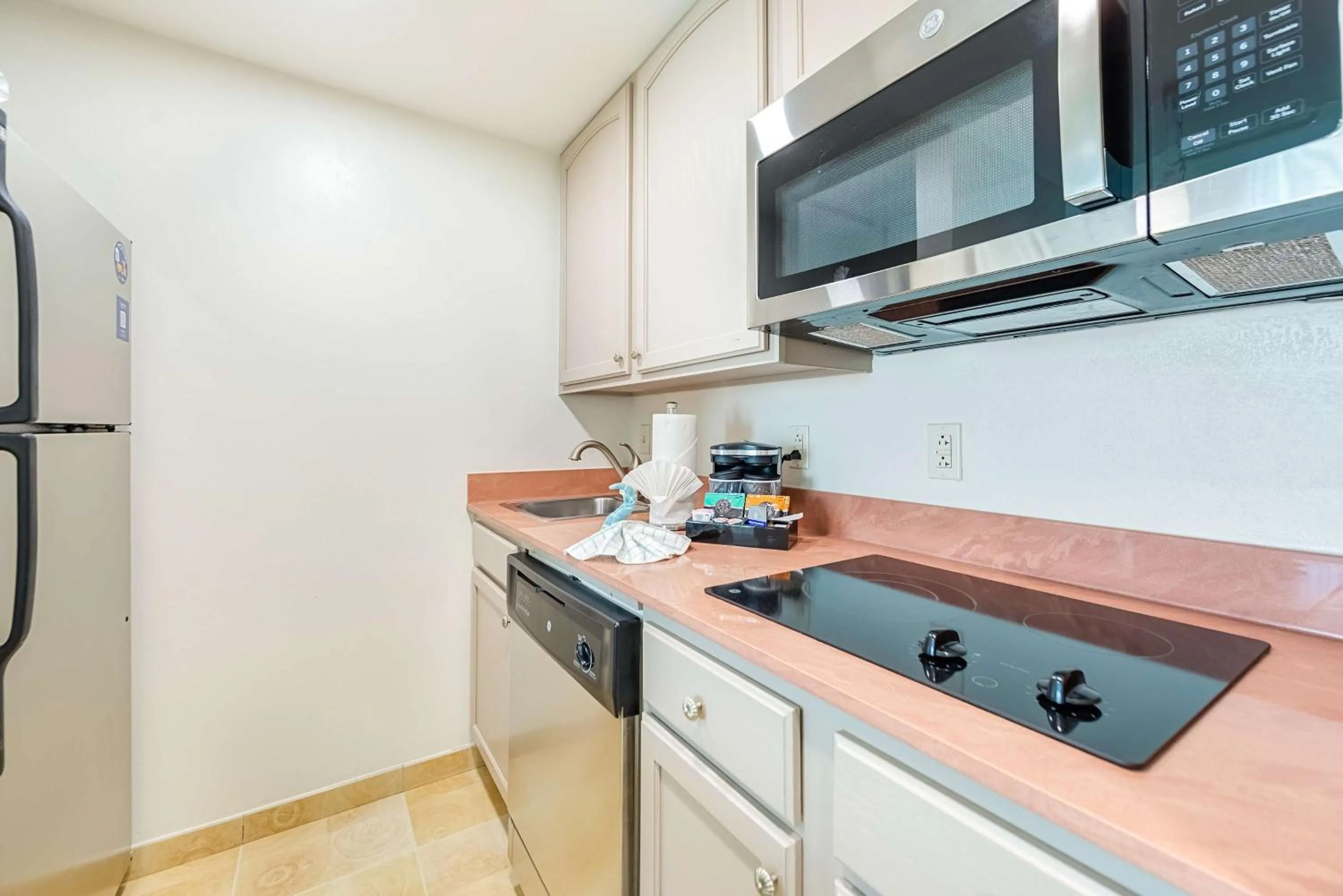 Kitchen or kitchenette in Homewood Suites by Hilton East Rutherford - Meadowlands, NJ
