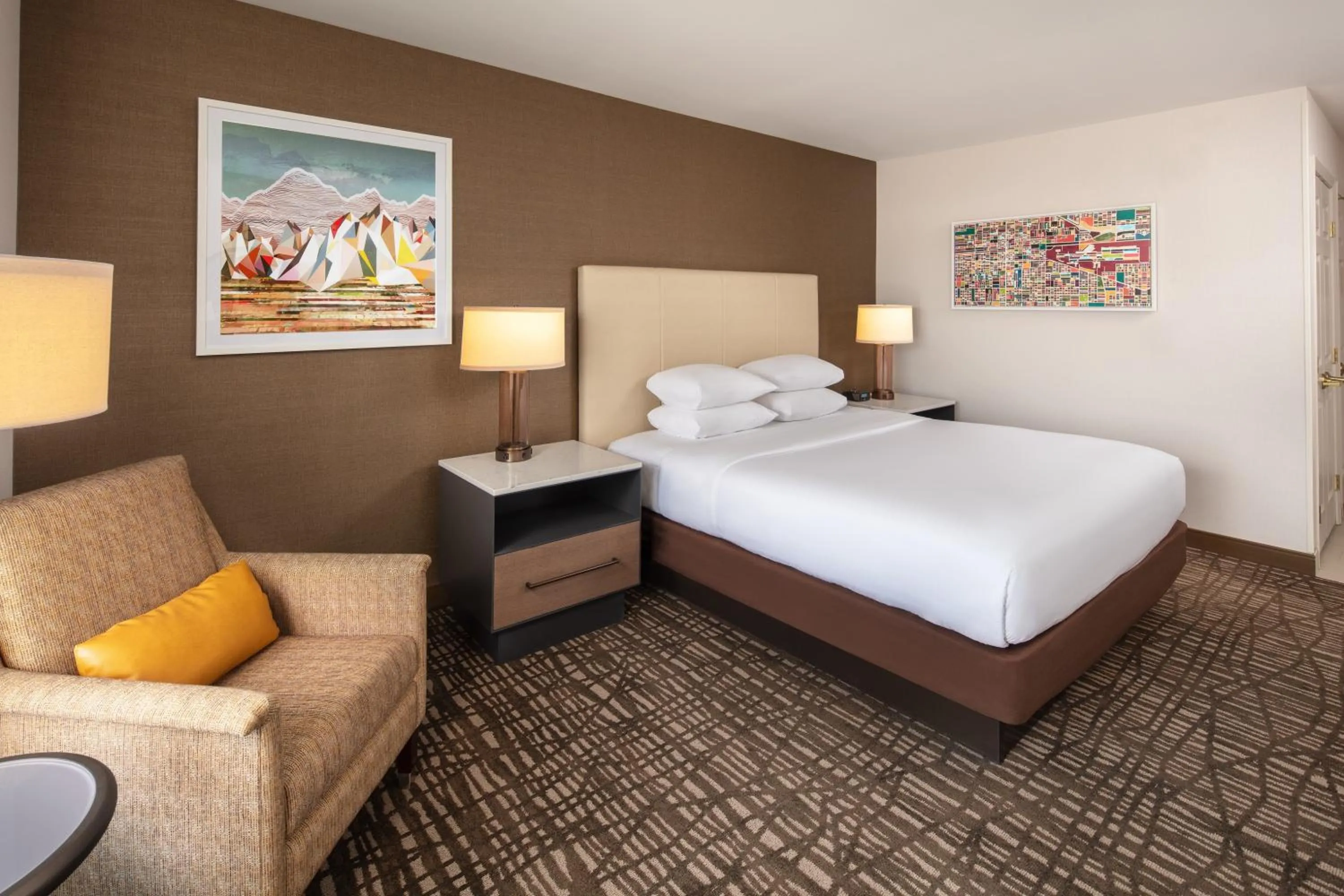 Bedroom, Bed in DoubleTree by Hilton Ontario Airport