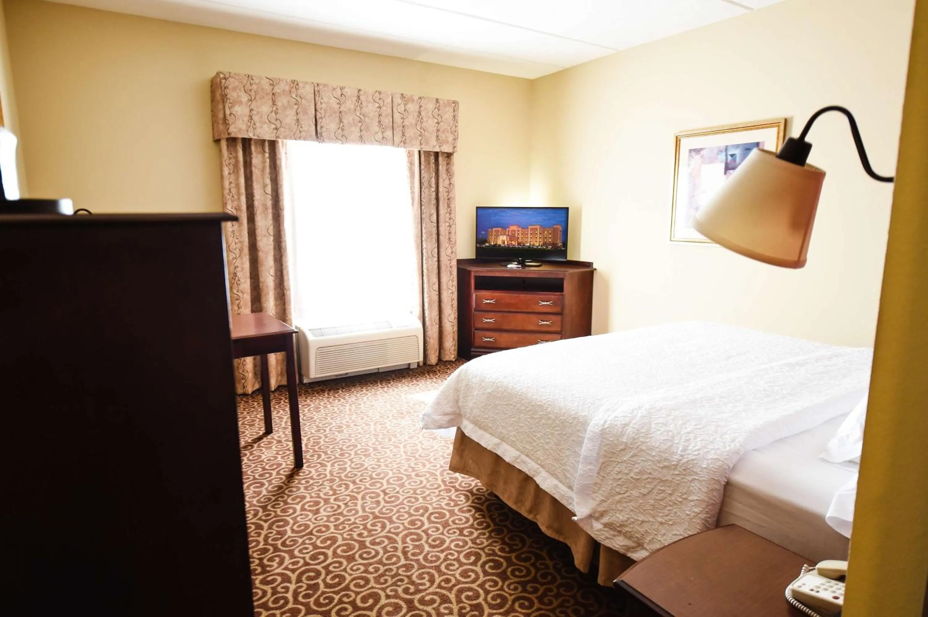Bedroom, Bed in Hampton Inn & Suites Ocala - Belleview
