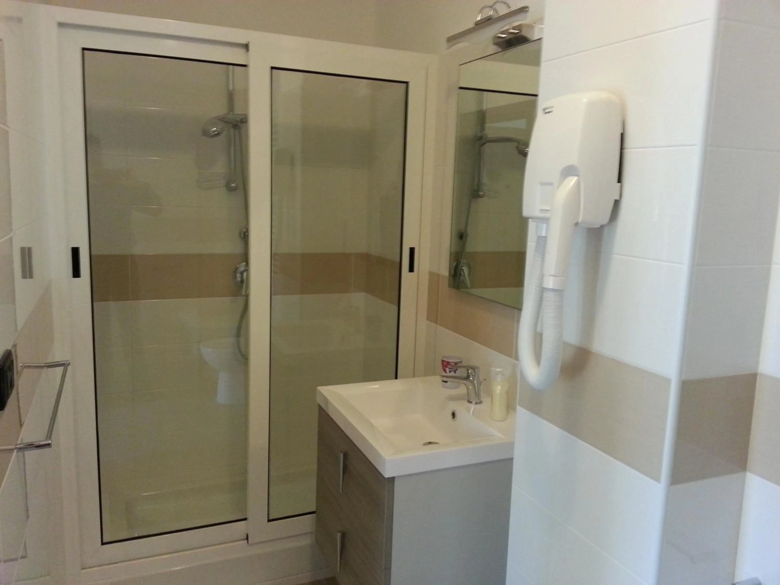 Bathroom in Il Girasole Formia Guesthouse rooms