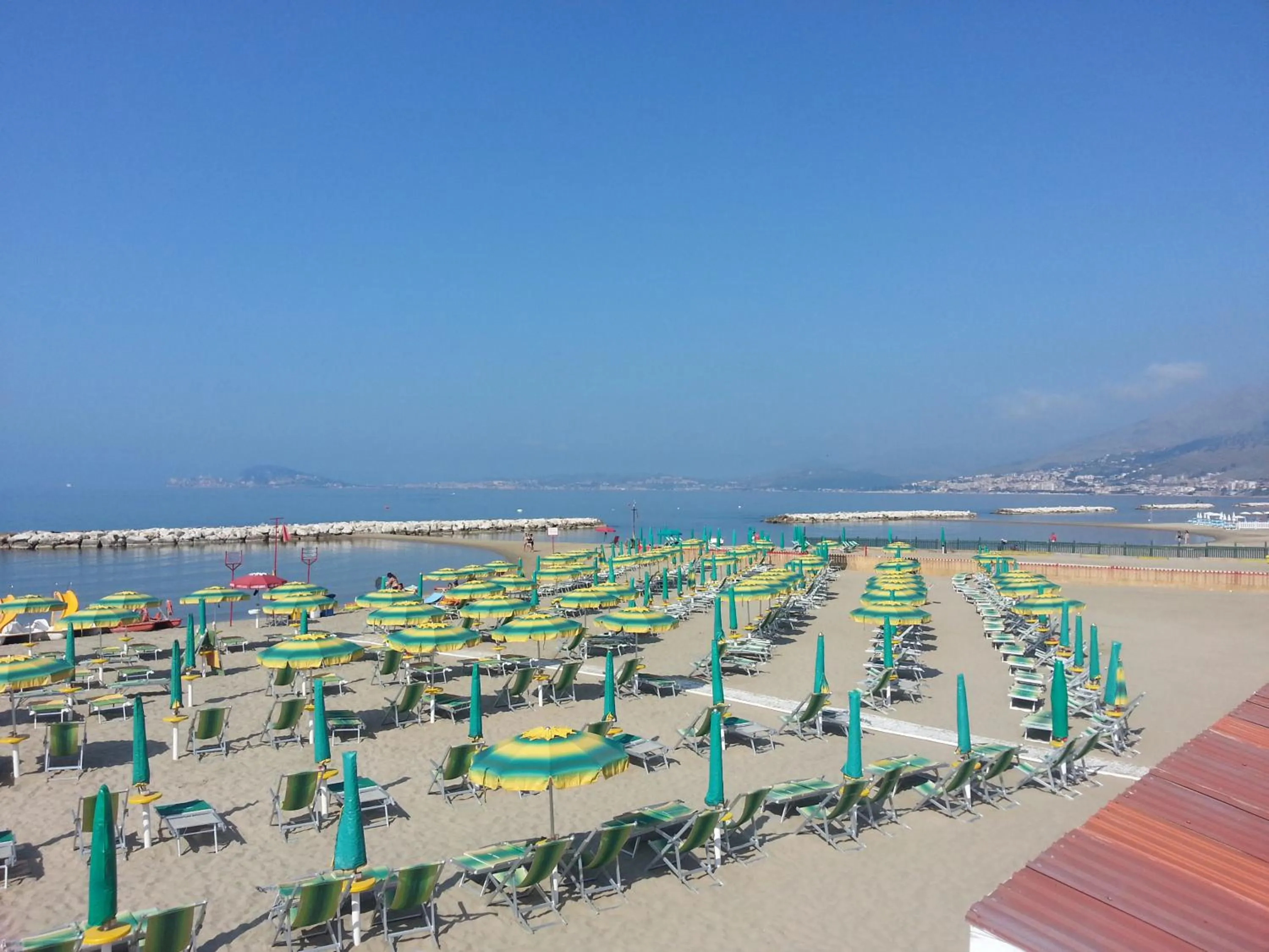 Beach in Il Girasole Formia Guesthouse rooms