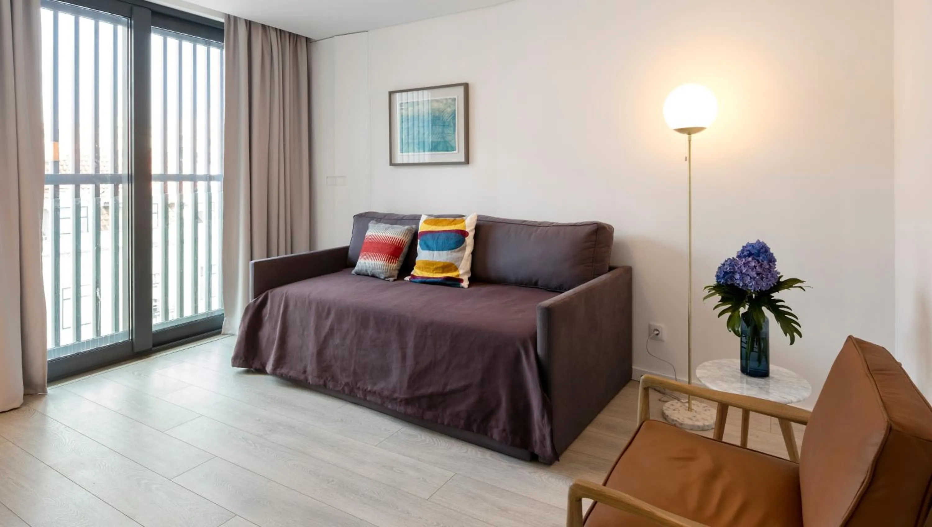 Living room, Bed in Lisbon Serviced Apartments - Parque
