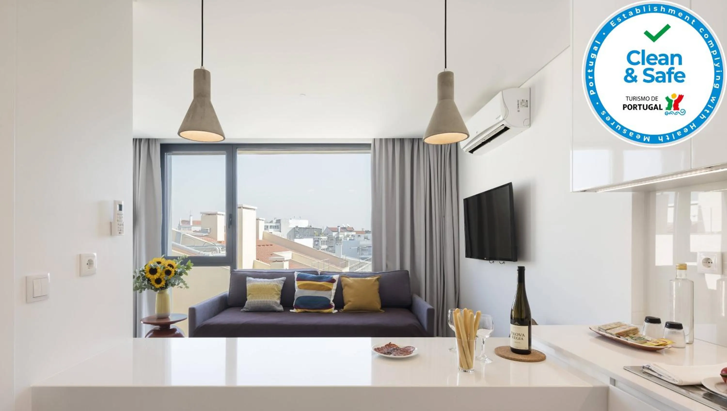 TV and multimedia in Lisbon Serviced Apartments - Parque