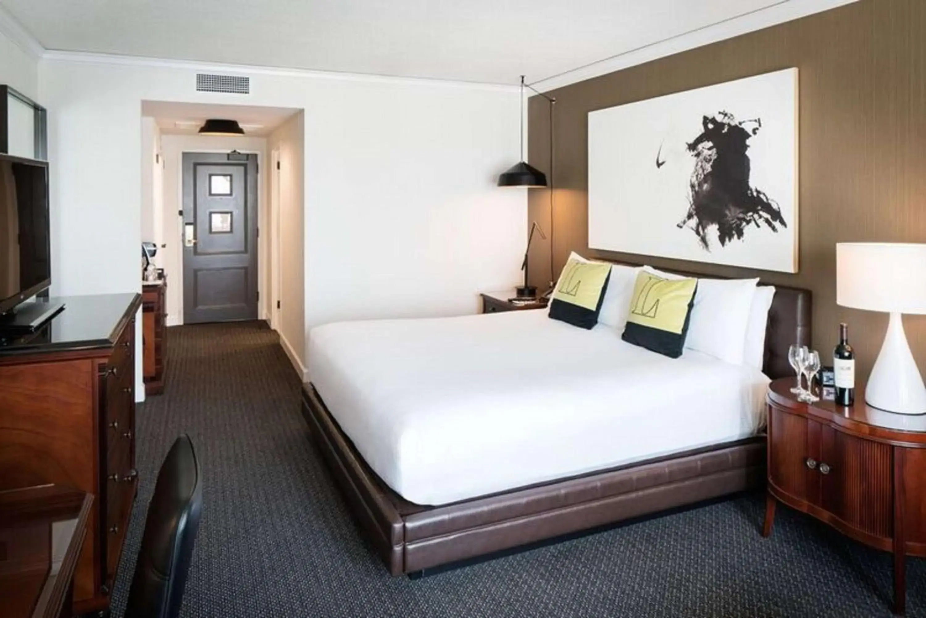 King Room - Hearing Access in The Logan Philadelphia, Curio Collection by Hilton King Room - Hearing Access in The Logan Philadelphia, Curio Collection by Hilton