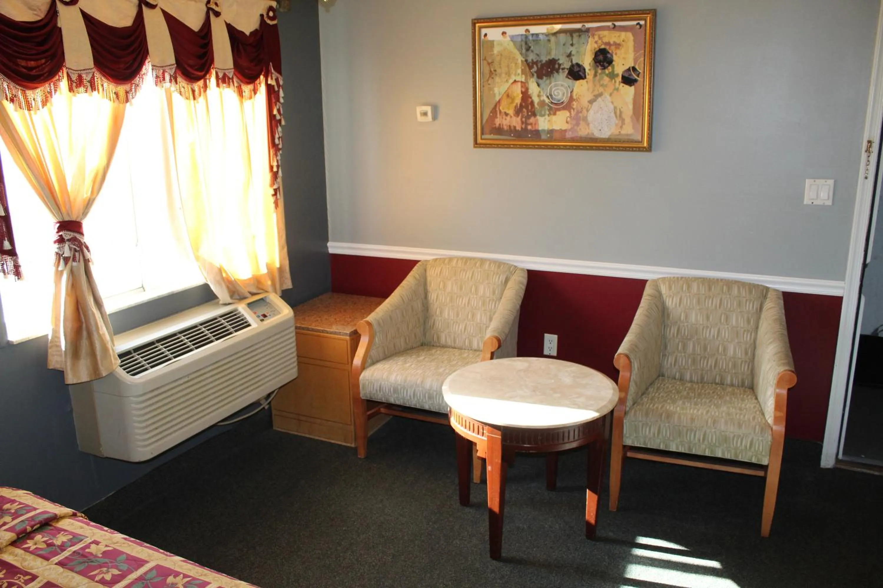 Seating area in Liberty Inn Absecon Atlantic City