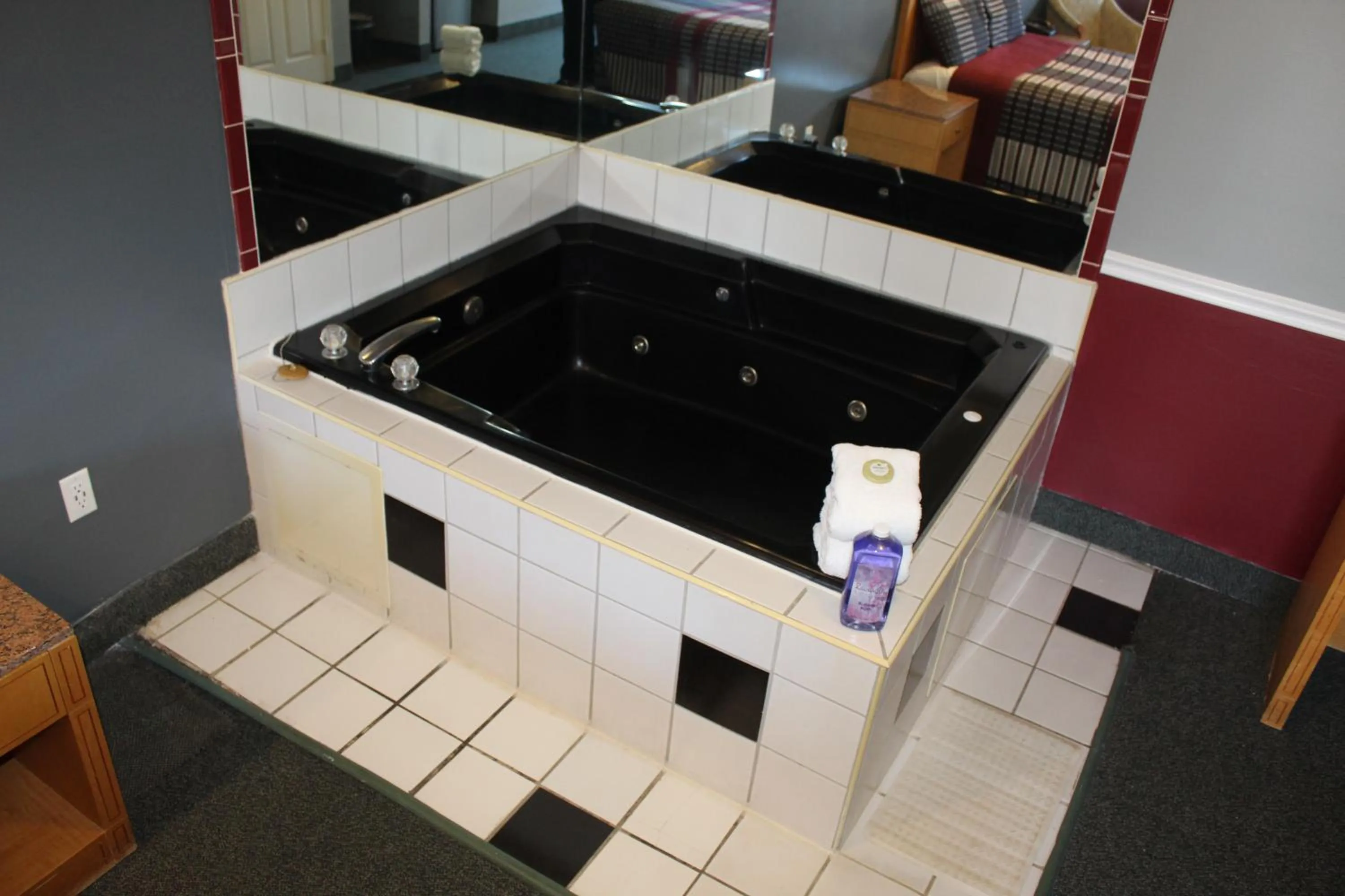 King Room with Spa Bath Non Smoking in Liberty Inn Absecon Atlantic City