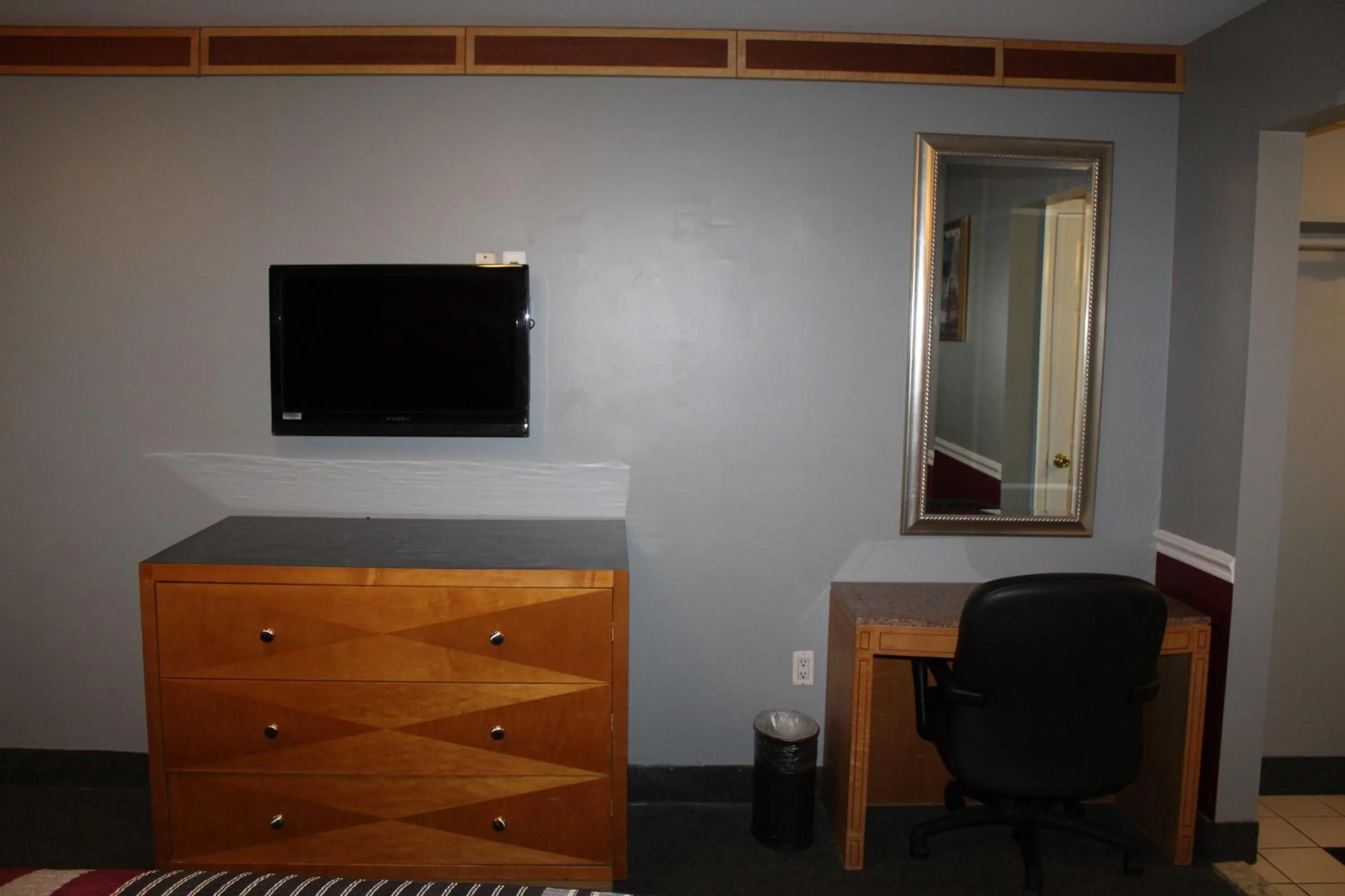 TV and multimedia in Liberty Inn Absecon Atlantic City