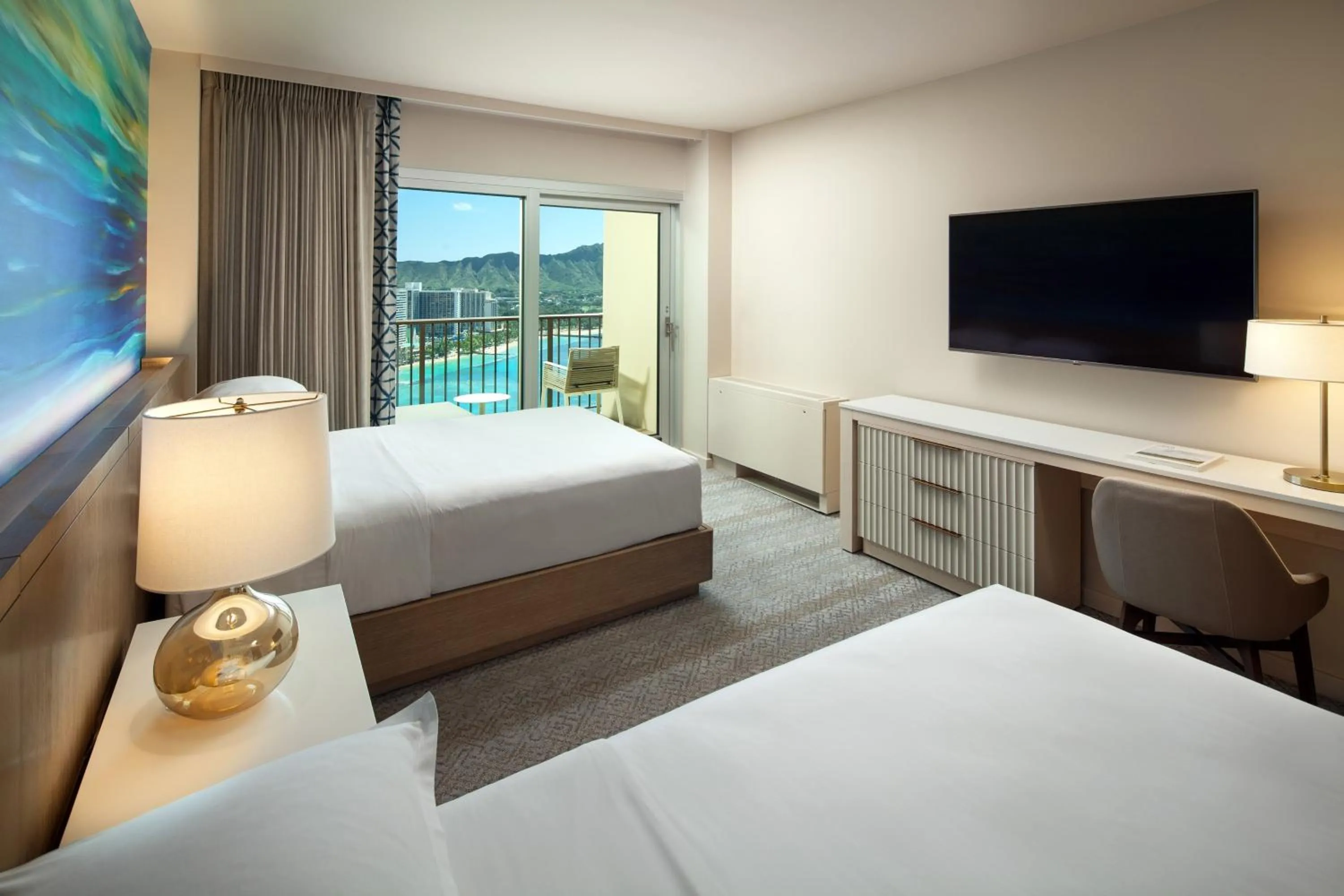 Photo of the whole room, Bed in Sheraton Waikiki Beach Resort