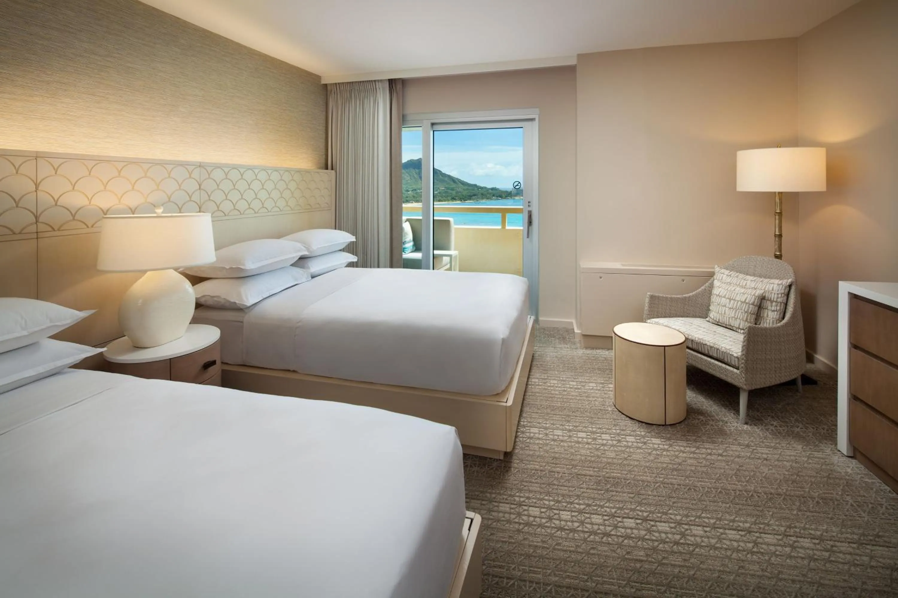 Bedroom, Bed in Sheraton Waikiki Beach Resort