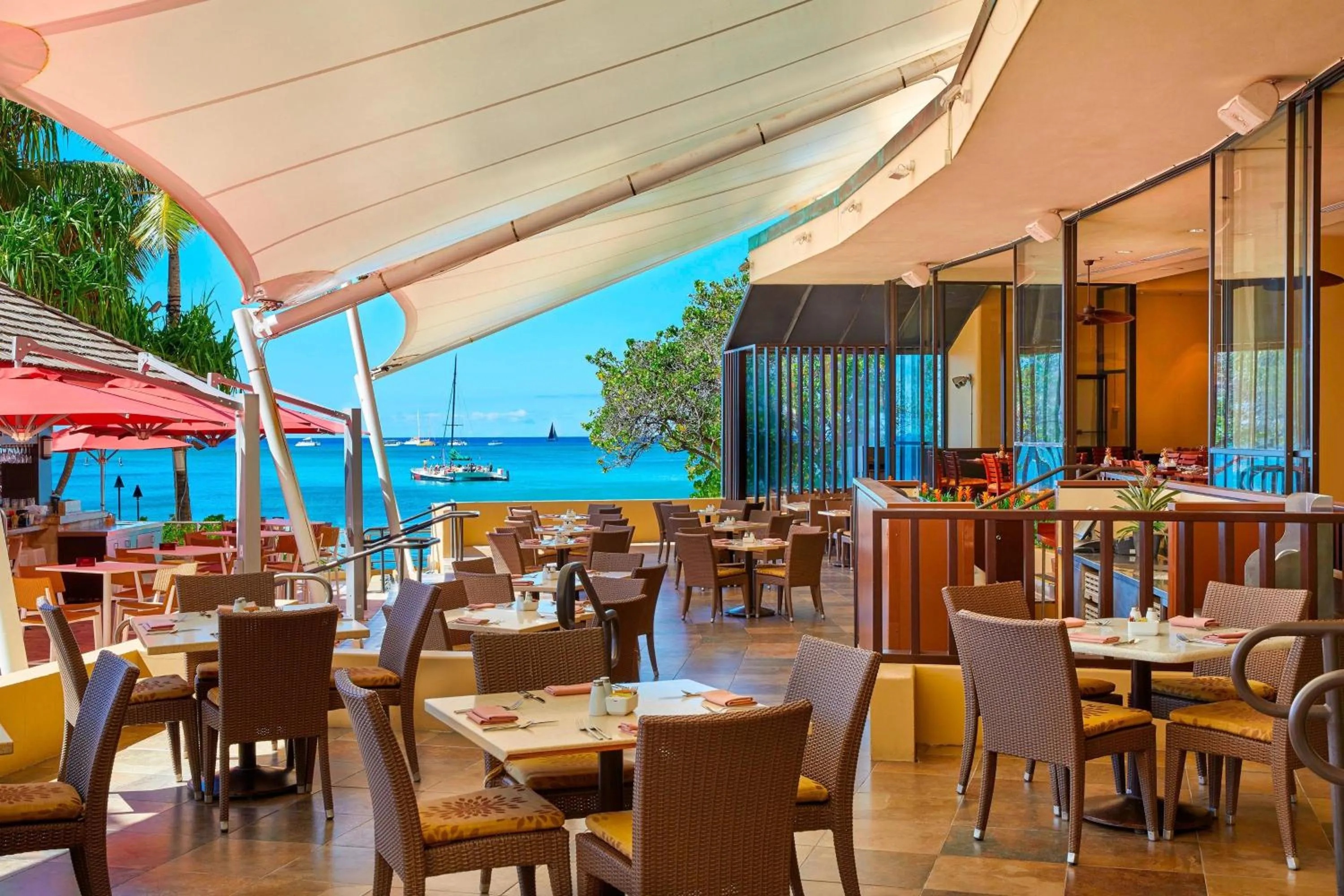 Restaurant/places to eat in Sheraton Waikiki Beach Resort