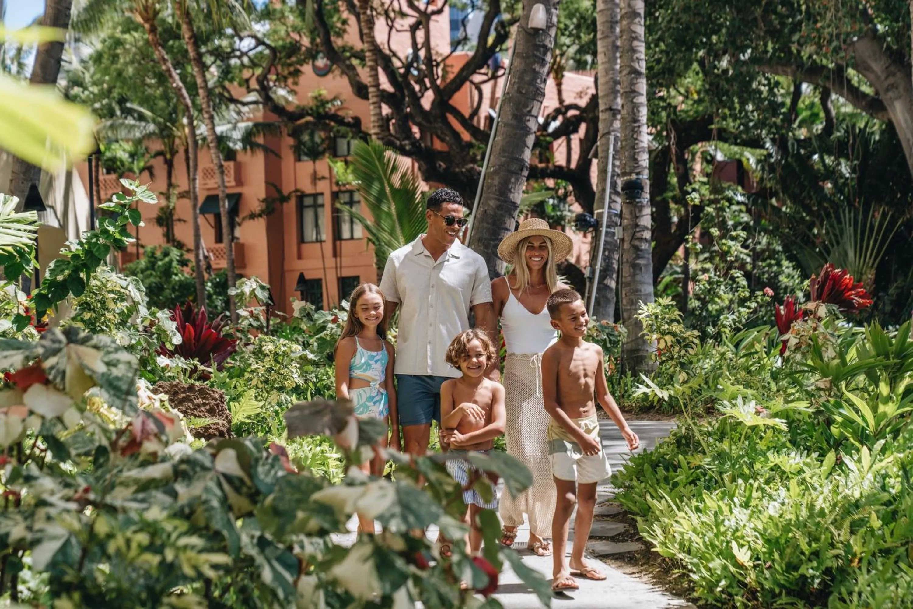 Swimming pool in Sheraton Waikiki Beach Resort