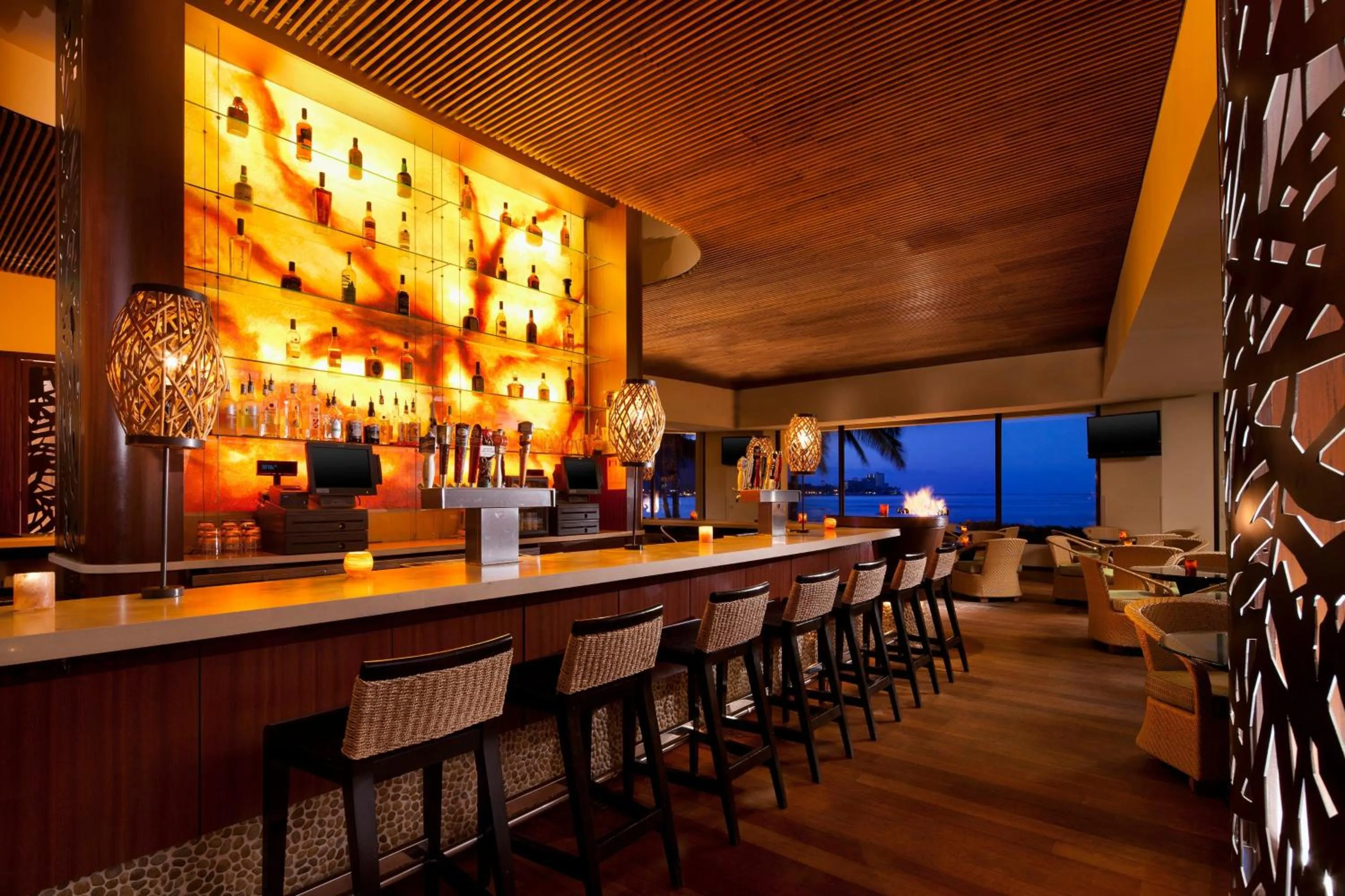 Restaurant/places to eat in Sheraton Waikiki Beach Resort