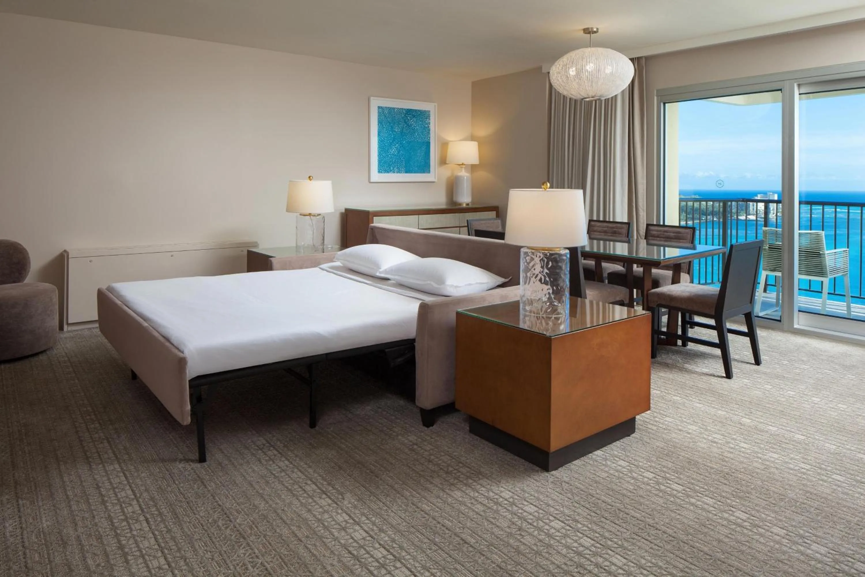 Photo of the whole room, Bed in Sheraton Waikiki Beach Resort