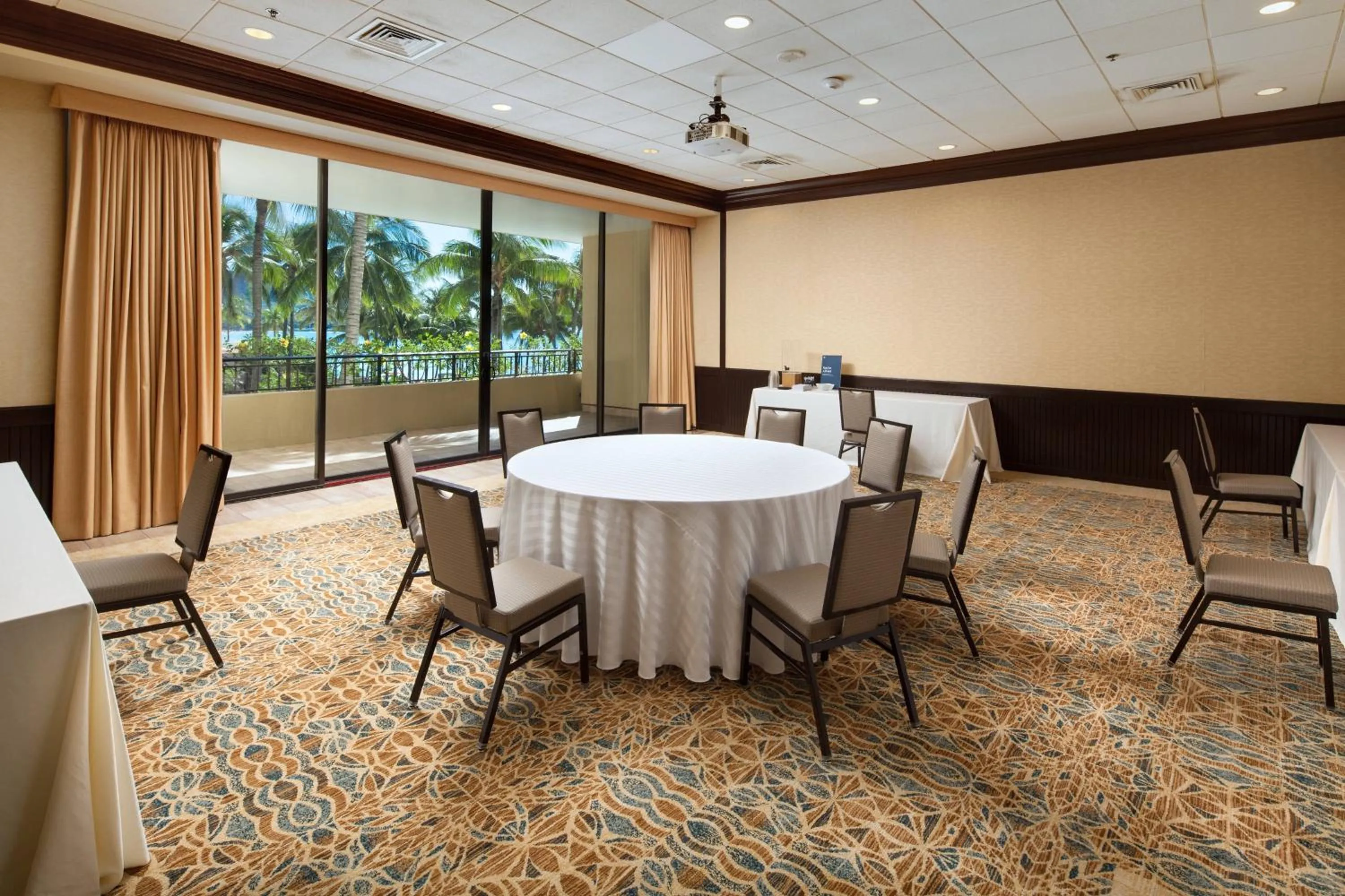 Meeting/conference room in Sheraton Waikiki Beach Resort